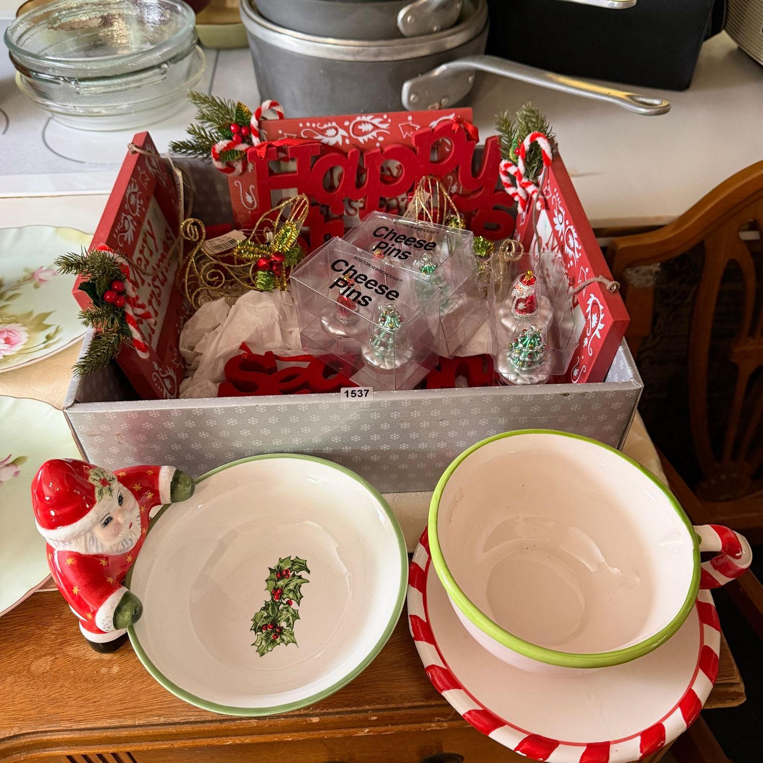 Group of Christmas decorations, signs, bowls, cheese pins, S1537 Group of Christmas decorations, signs, bowls, cheese pins, S1537