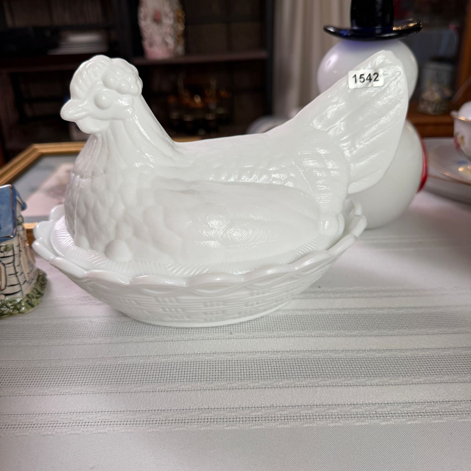 Large white Fenton Glass hen on nest, smooth chip on tail, S1542, 8"L