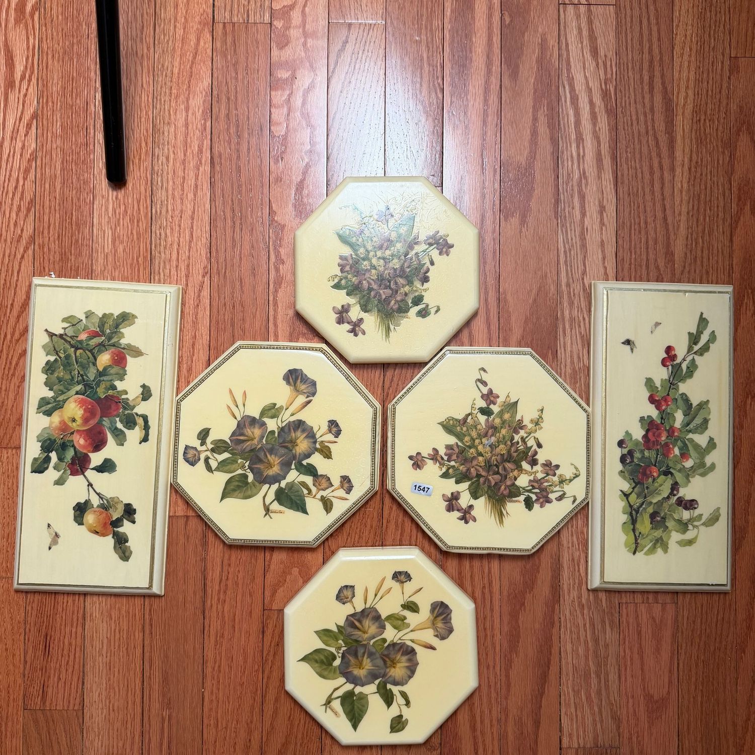 Group of vintage floral and fruit plaques on wood, the tallest is 12 Group of vintage floral and fruit plaques on wood, the tallest is 12", S1547