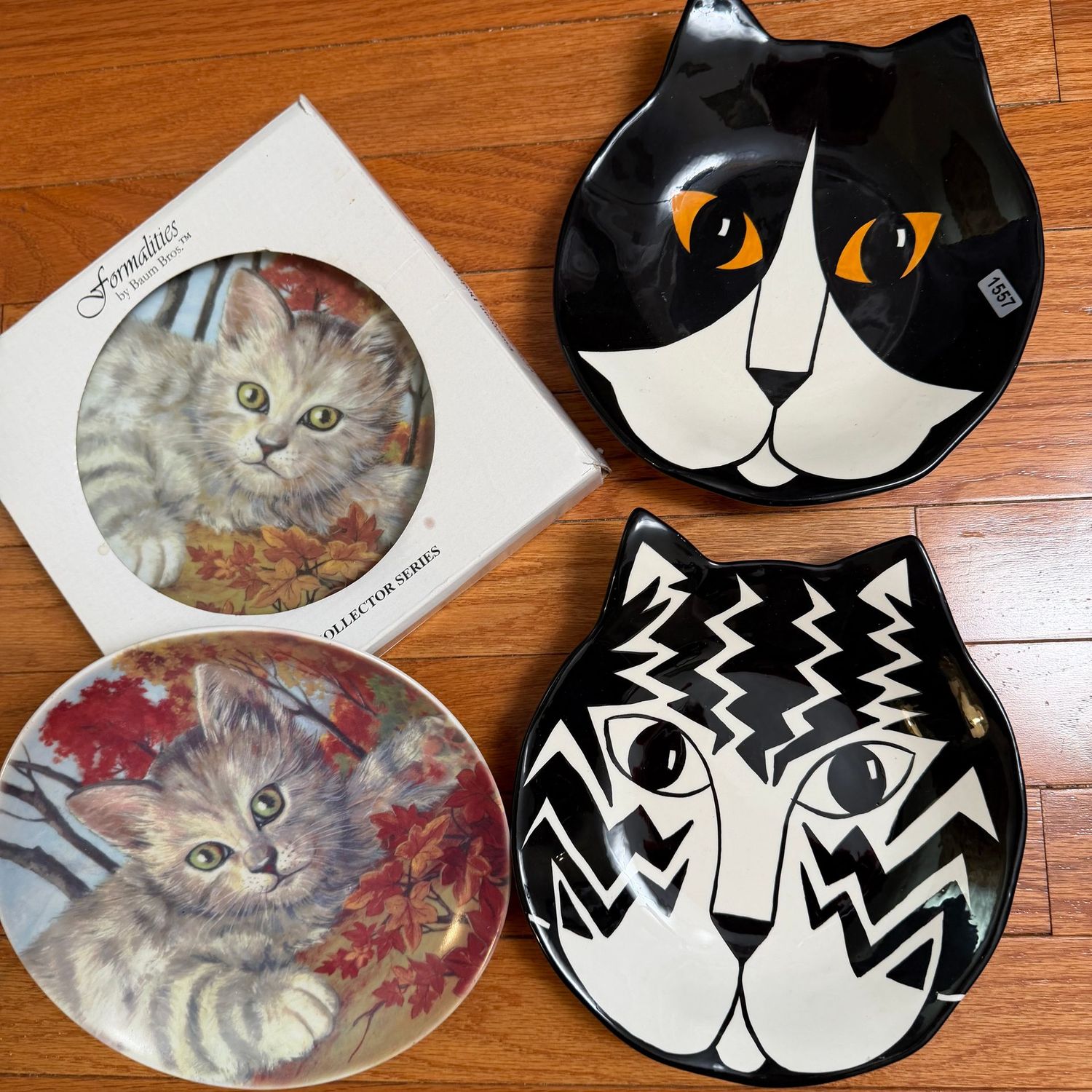 Four cat plates, S1557 Four cat plates, S1557
