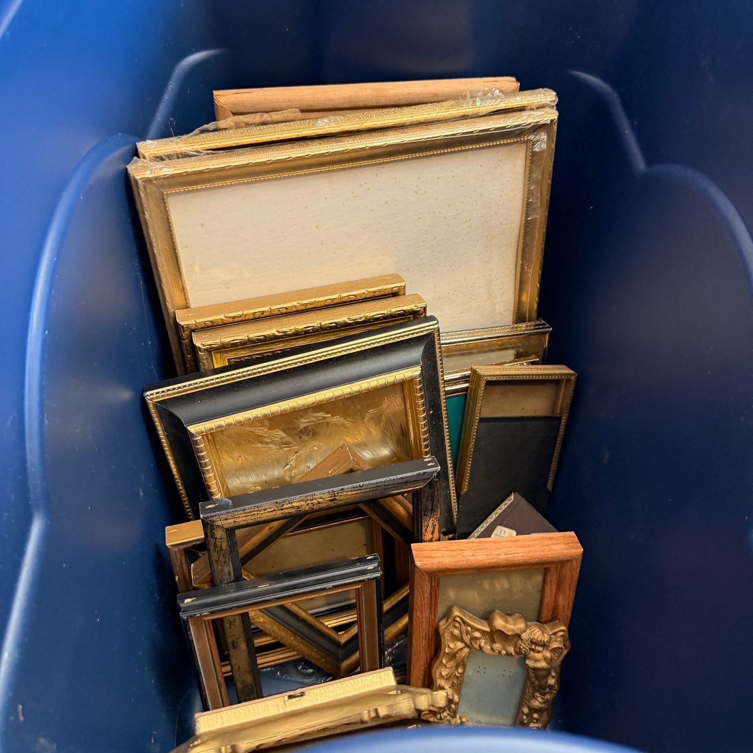 Blue bin of picture frames, some are empty & without backs, variety of sizes up to 8x10, S1668 Blue bin of picture frames, some are empty & without backs, variety of sizes up to 8x10, S1668