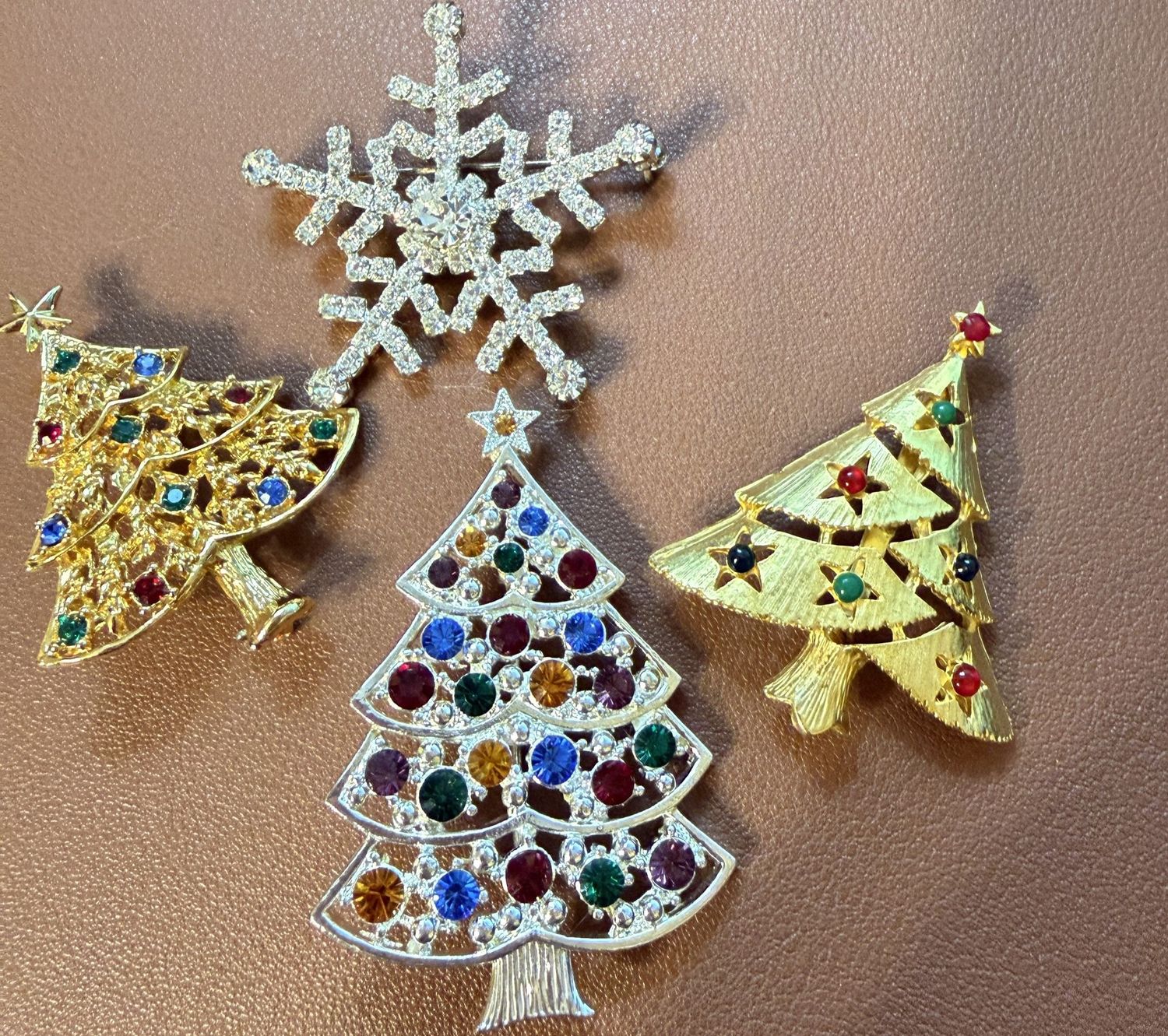 Jewelry Lot R0148, Eisenberg Ice Christmas tree and snowflake brooches, up to 2"