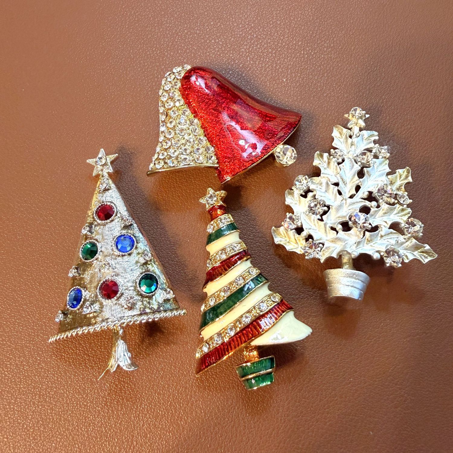 Jewelry Lot R00150, Group of 4 Eisenberg Ice Christmas tree and bell brooches, up to 2 Jewelry Lot R00150, Group of 4 Eisenberg Ice Christmas tree and bell brooches, up to 2"