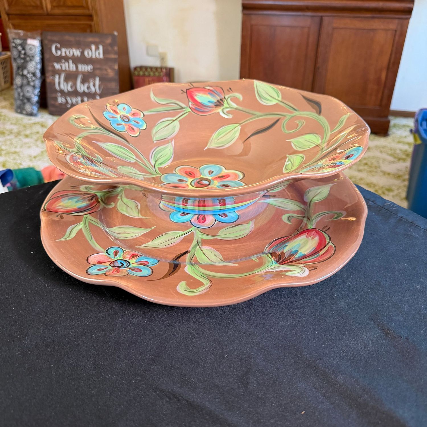 Southern Living at Home, Gail Pittman Cottage Garden large centerpiece bowl and matching platter, 15 Southern Living at Home, Gail Pittman Cottage Garden large centerpiece bowl and matching platter, 15"W, S1688