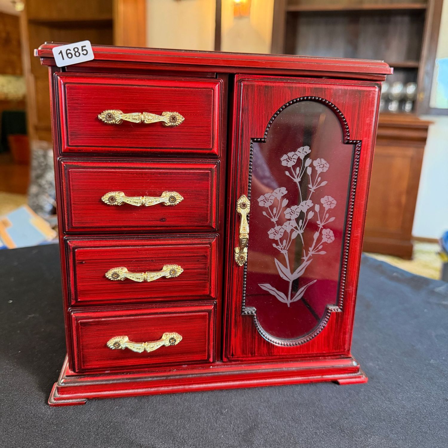 Deep red plastic jewelry box, nice condition, 8.5 Deep red plastic jewelry box, nice condition, 8.5"H x 8"W S1685