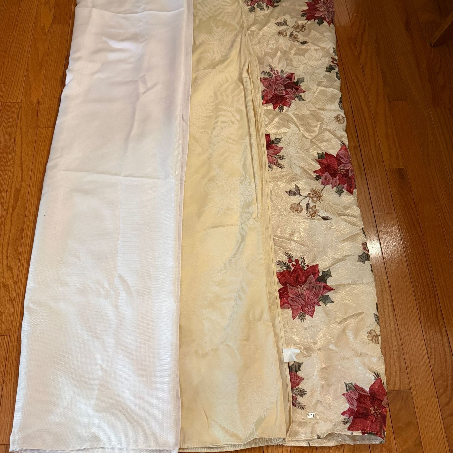 Three long rectangular tablecloths, poinsettia, cream, white, S1718 Three long rectangular tablecloths, poinsettia, cream, white, S1718