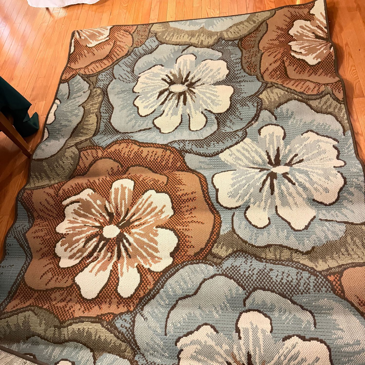 Sandburne 5'3 Sandburne 5'3" x 7'5" patio area rug, needs some flattening, nice unused condition