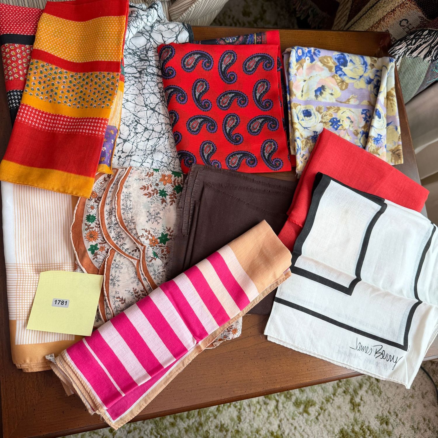 Group of vintage neck scarves, S1781 Group of vintage neck scarves, S1781