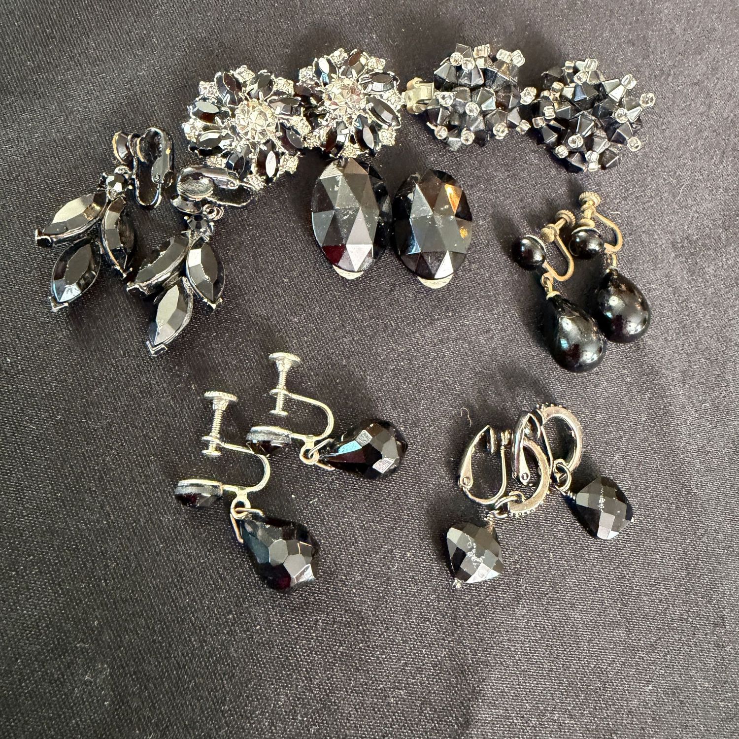 Jewelry Lot R0267 black cluster and dangle earrings, clip & screw-back Jewelry Lot R0267 black cluster and dangle earrings, clip & screw-back