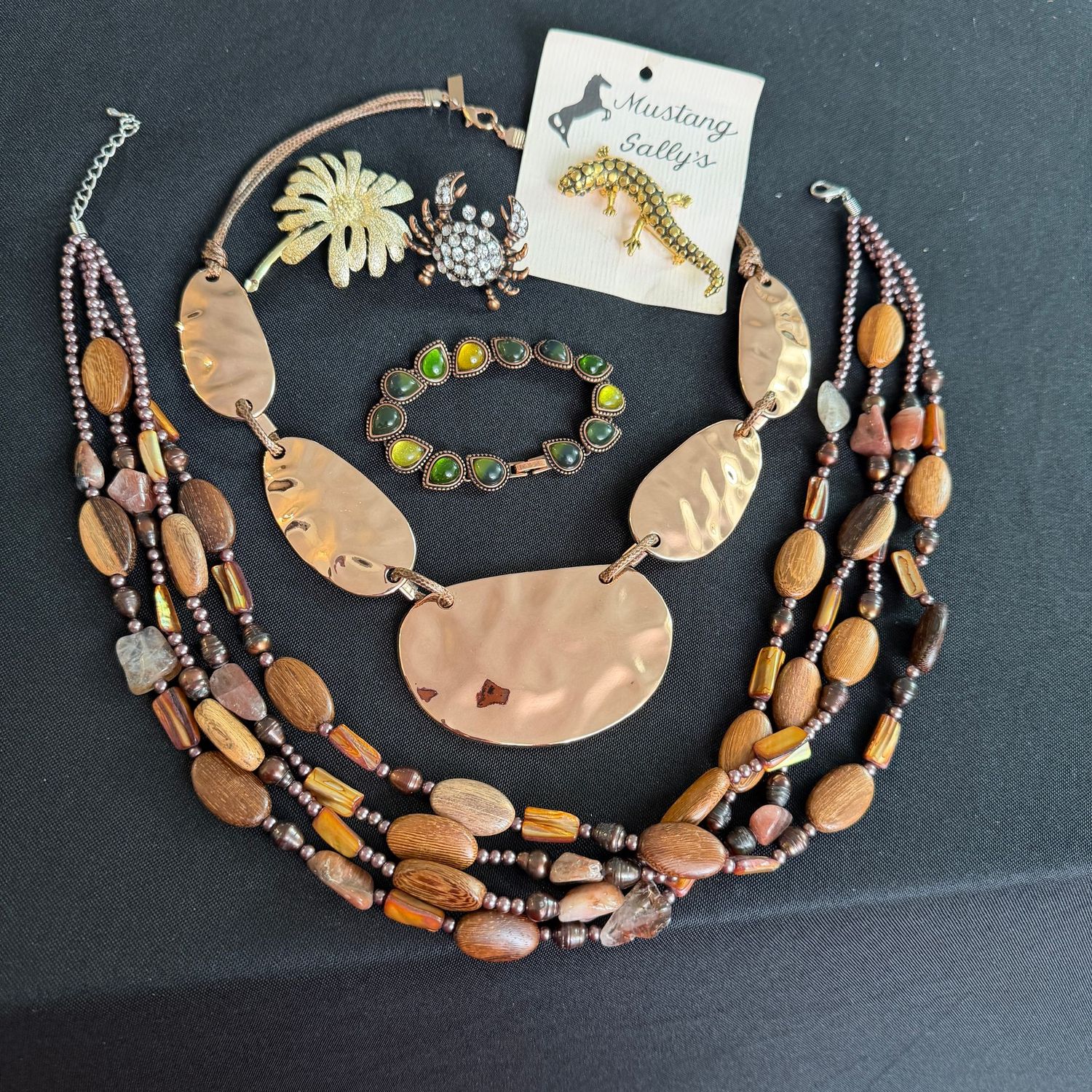 Jewelry Lot R0285 earth-tone jewelry including necklaces, bracelet, Mustang Sally's salamander brooch