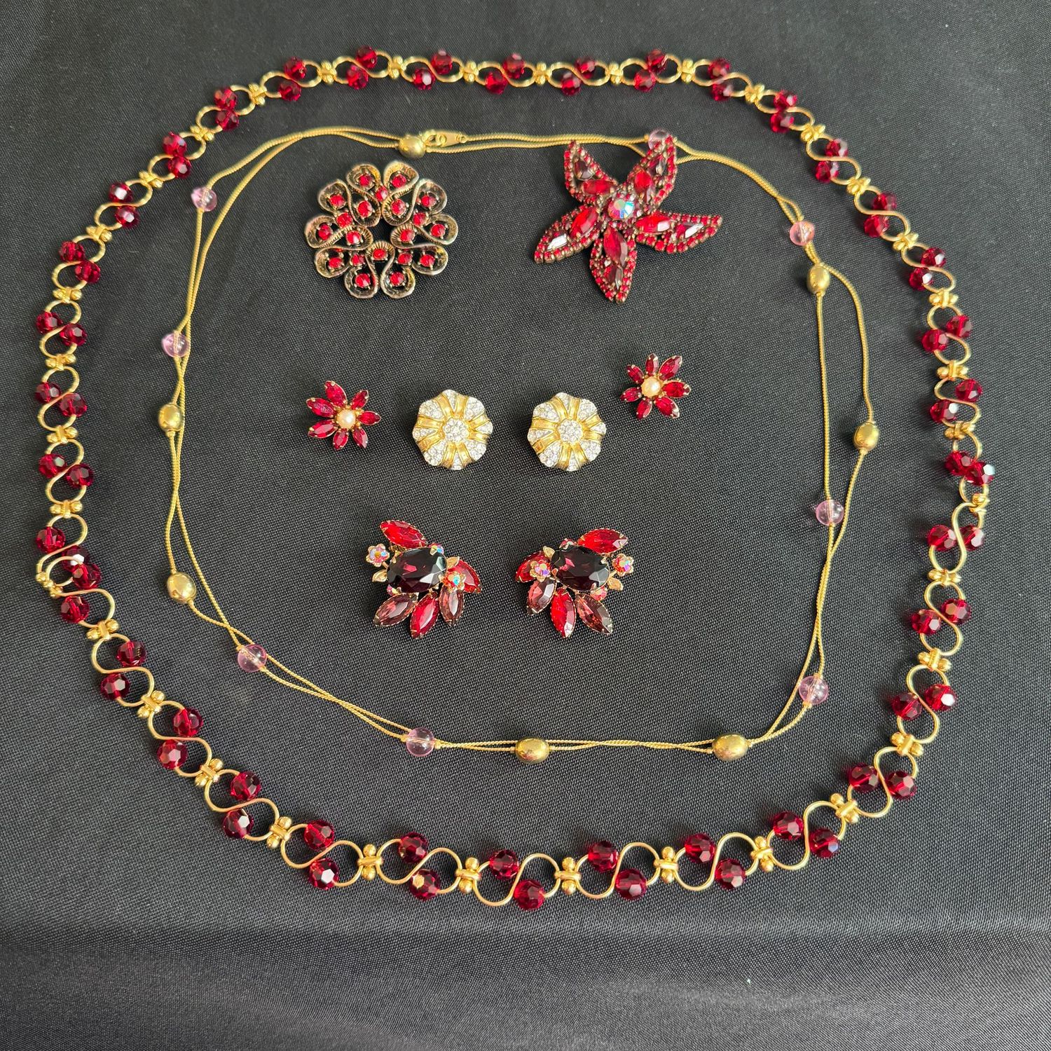 Jewelry Lot R0288 Ruby-colored jewelry including Weiss Jewelry Lot R0288 Ruby-colored jewelry including Weiss
