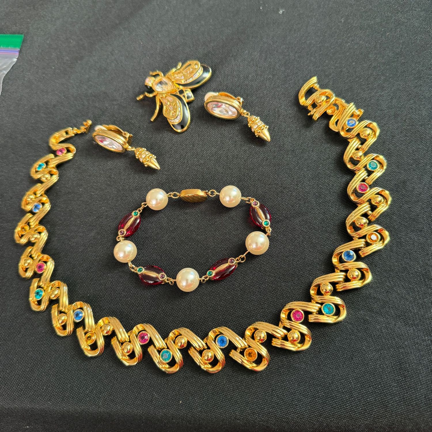 Jewelry Lot R0289 all Swarovski earrings, bee brooch, bracelet, and multi-color necklace Jewelry Lot R0289 all Swarovski earrings, bee brooch, bracelet, and multi-color necklace