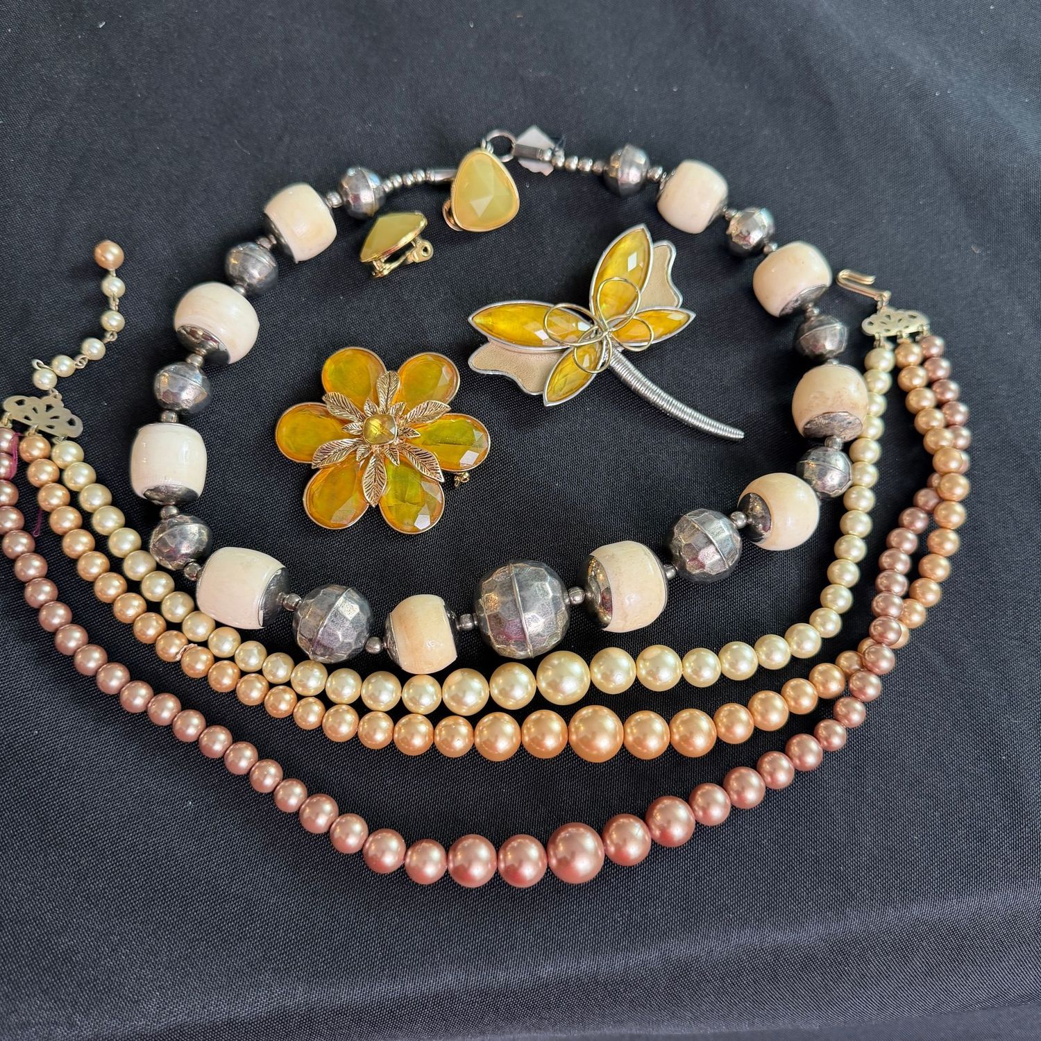 Jewelry Lot R0291 tri-color pearl necklace, ivory and silver-tone chunky beaded necklace, custard earrings, lemon-yellow floral and dragonfly brooches Jewelry Lot R0291 tri-color pearl necklace, ivory and silver-tone chunky beaded necklace, custard earrings, lemon-yellow floral and dragonfly brooches