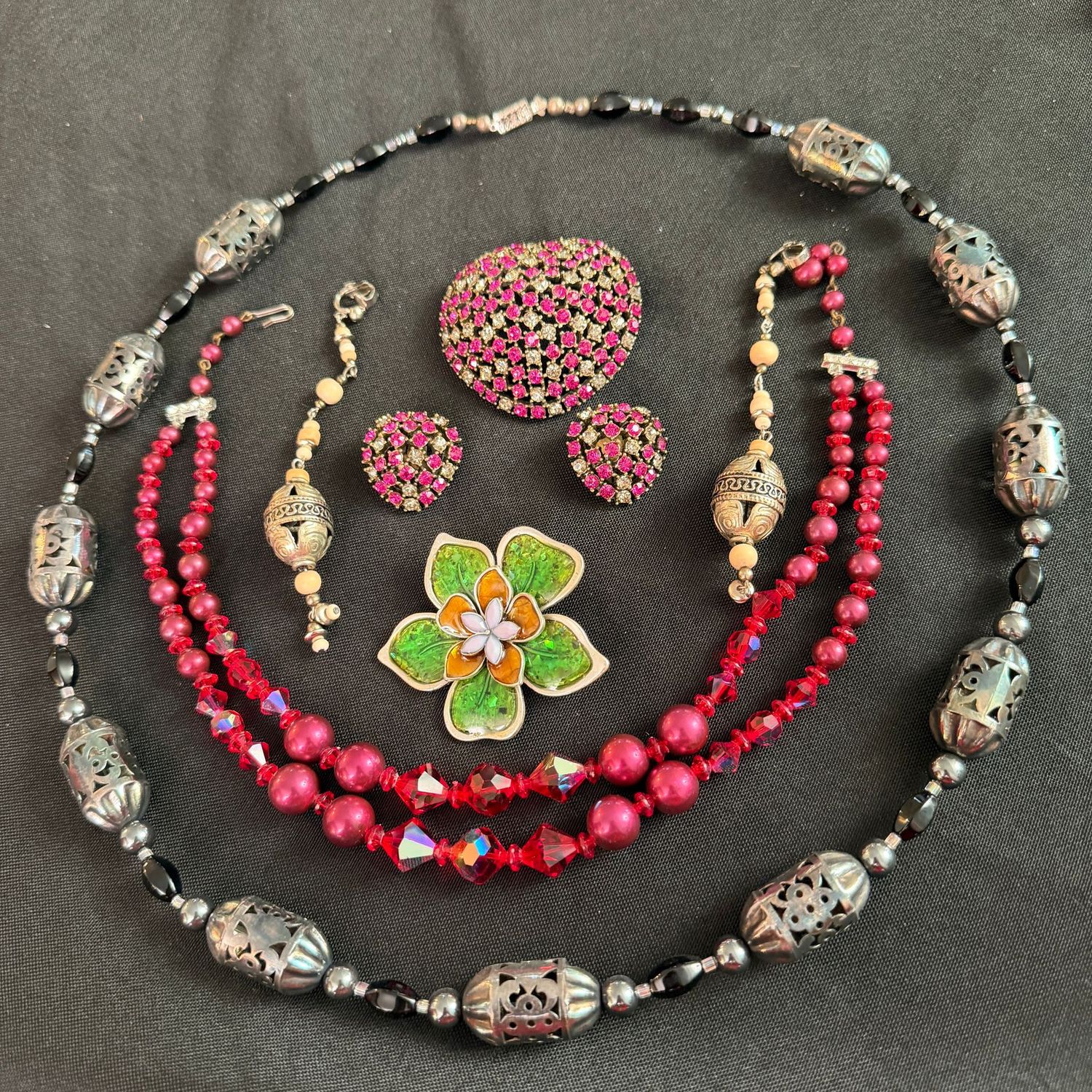 Jewelry Lot R0294 Boho silver-tone beaded necklace and earrings, pink beaded necklace, Liz Claiborne floral brooch, pink and rhinestone brooch with matching earrings Jewelry Lot R0294 Boho silver-tone beaded necklace and earrings, pink beaded necklace, Liz Claiborne floral brooch, pink and rhinestone brooch with matching earrings