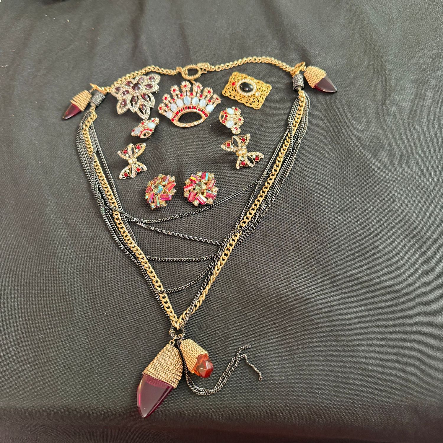 Jewelry Lot R0296 The Royal Grouping with multi-strand necklaces, cluster earrings, brooches, (the crown is missing a stone or two) Jewelry Lot R0296 The Royal Grouping with multi-strand necklaces, cluster earrings, brooches, (the crown is missing a stone or two)