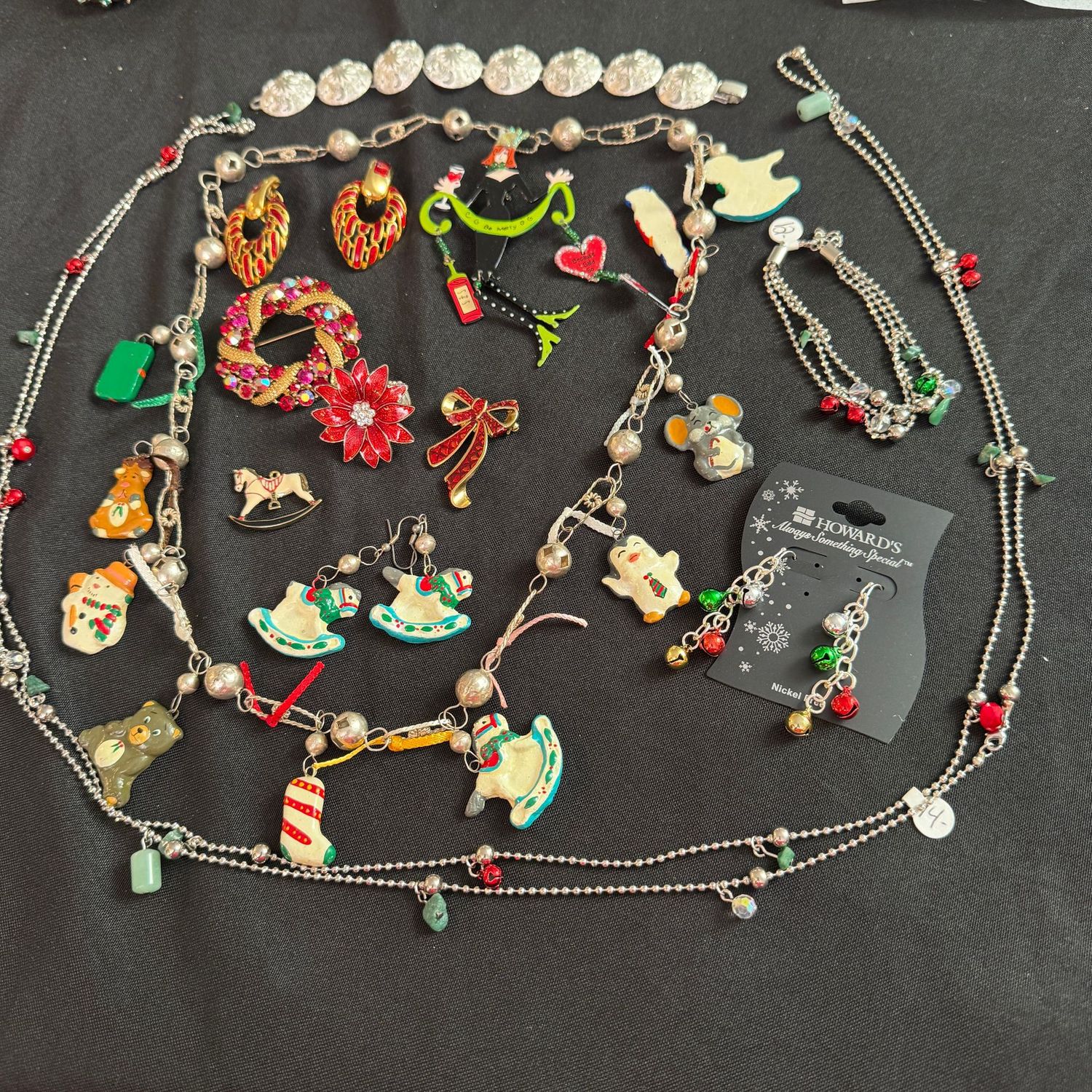 Jewelry Lot R0297 Christmas grouping with necklaces, earrings, Listner and Doncraft brooches Jewelry Lot R0297 Christmas grouping with necklaces, earrings, Listner and Doncraft brooches
