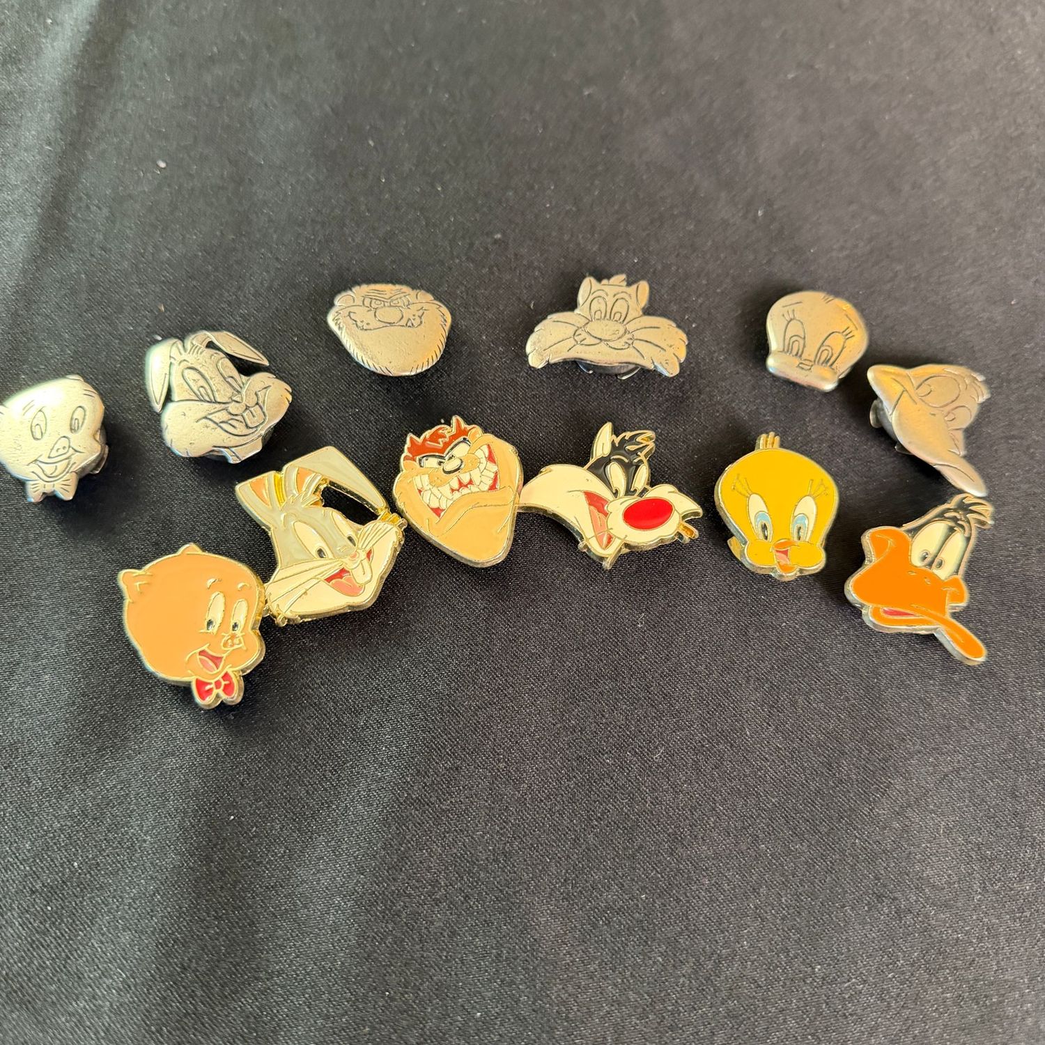 Jewelry Lot R0271 vintage Looney Tunes button covers Jewelry Lot R0271 vintage Looney Tunes button covers