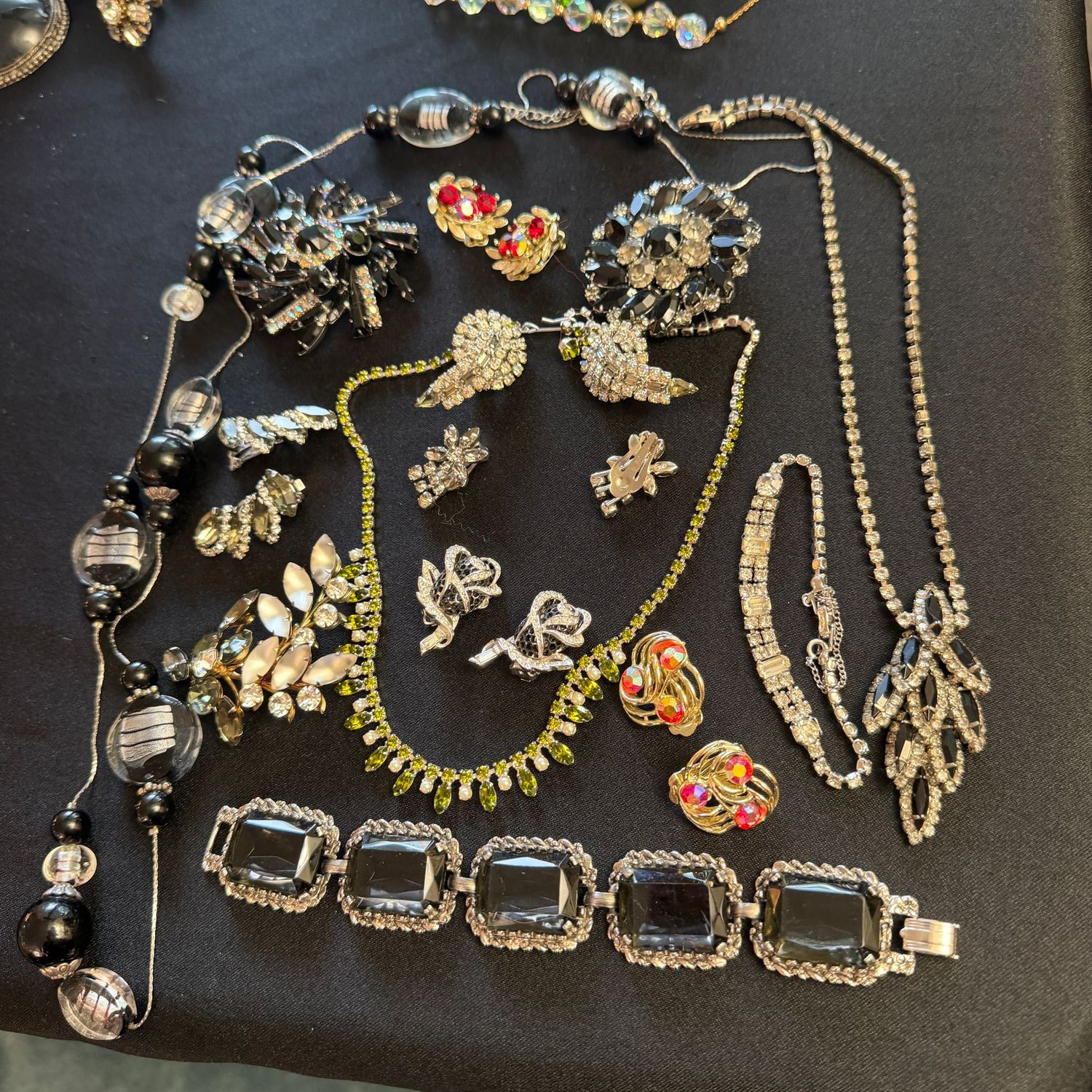 Jewelry Lot R0328 beaded and rhinestone necklaces, bracelets, earrings, brooches, including Hobe, Weiss, Lisner Jewelry Lot R0328 beaded and rhinestone necklaces, bracelets, earrings, brooches, including Hobe, Weiss, Lisner