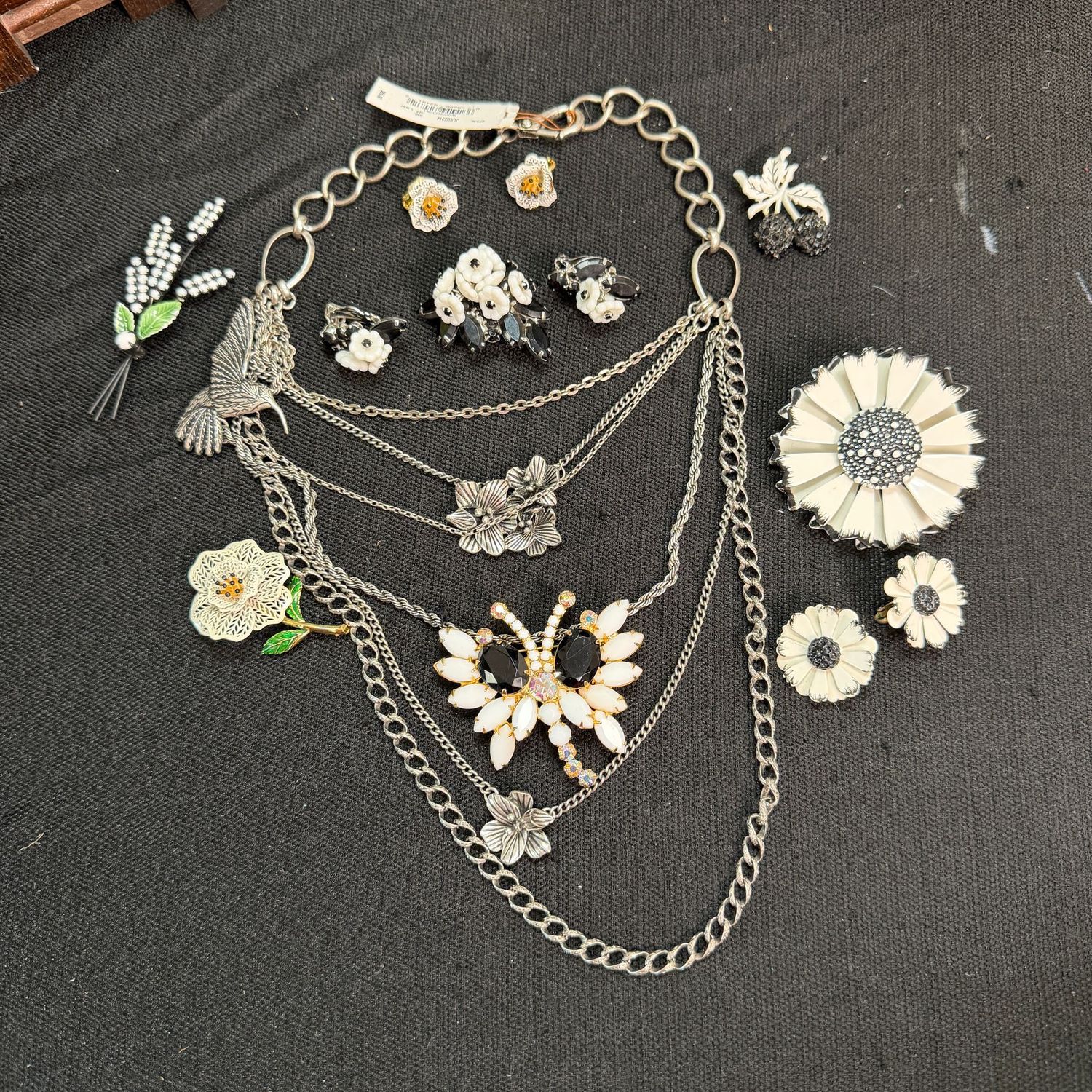 Jewelry Lot R0319 White and silver-tone necklace, brooches, brooch and earring sets Jewelry Lot R0319 White and silver-tone necklace, brooches, brooch and earring sets