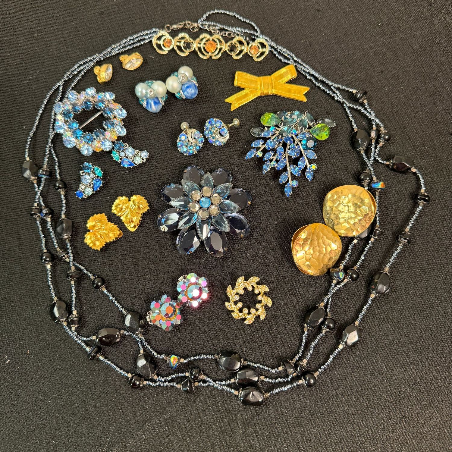 Jewelry Lot R0320 multi-strand necklace, blue-stone brooches and earrings Jewelry Lot R0320 multi-strand necklace, blue-stone brooches and earrings