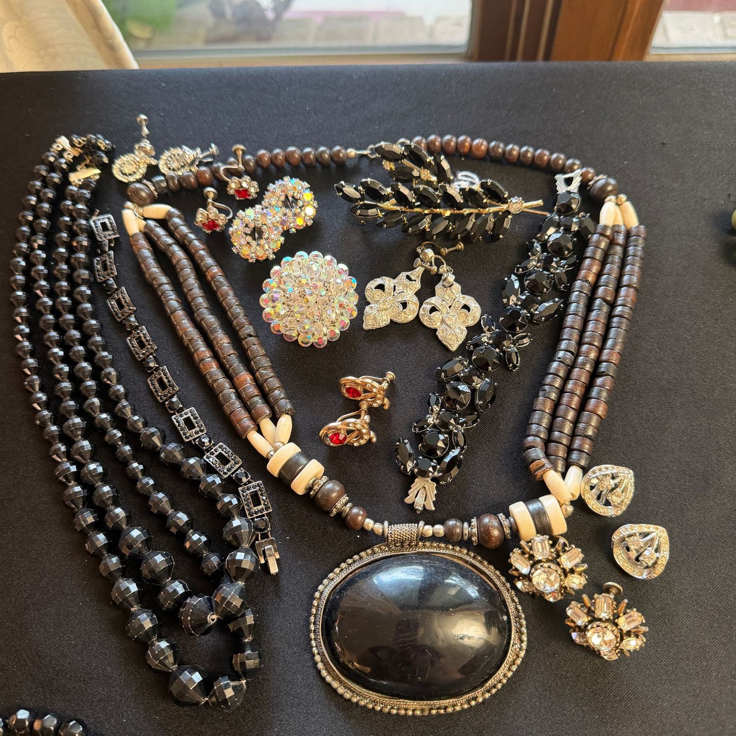 Jewelry Lot R0327 beaded necklaces, one with a substantial pendant, Weiss and Coro earrings, Jewelry Lot R0327 beaded necklaces, one with a substantial pendant, Weiss and Coro earrings,