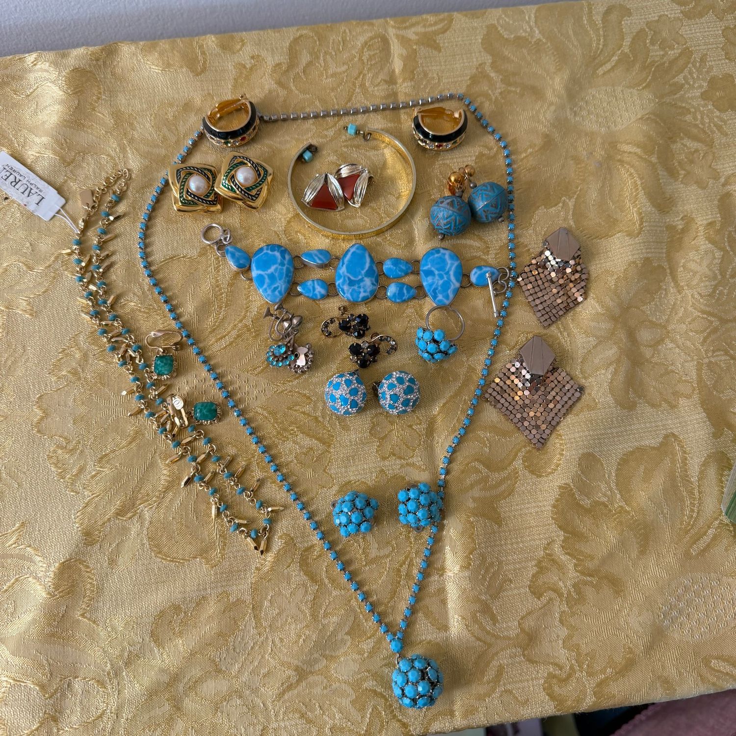 Jewelry Lot R0323 pretty cluster necklace and earrings, bracelets, Lauren necklace Jewelry Lot R0323 pretty cluster necklace and earrings, bracelets, Lauren necklace