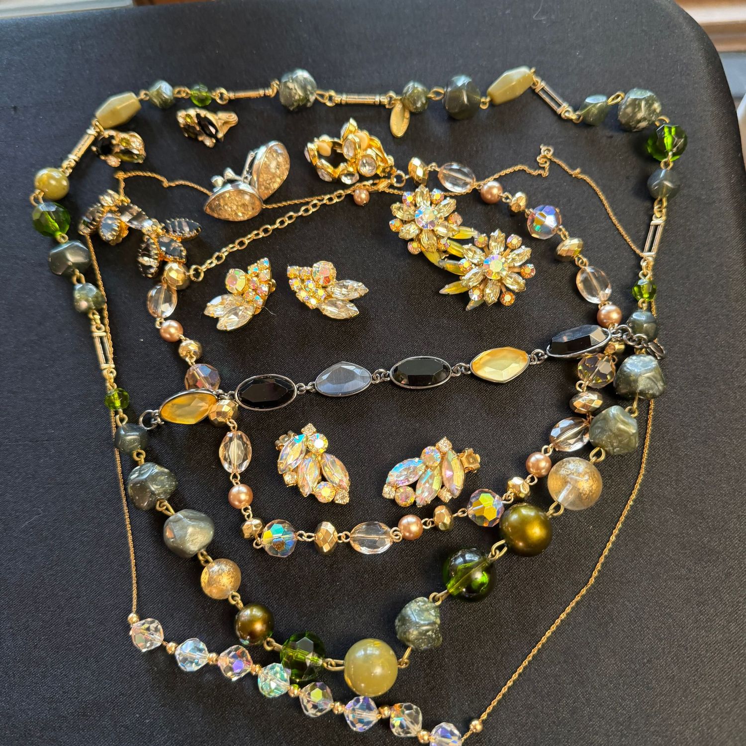Jewelry Lot R0329 green and iridescent necklaces, bracelet, earrings Jewelry Lot R0329 green and iridescent necklaces, bracelet, earrings