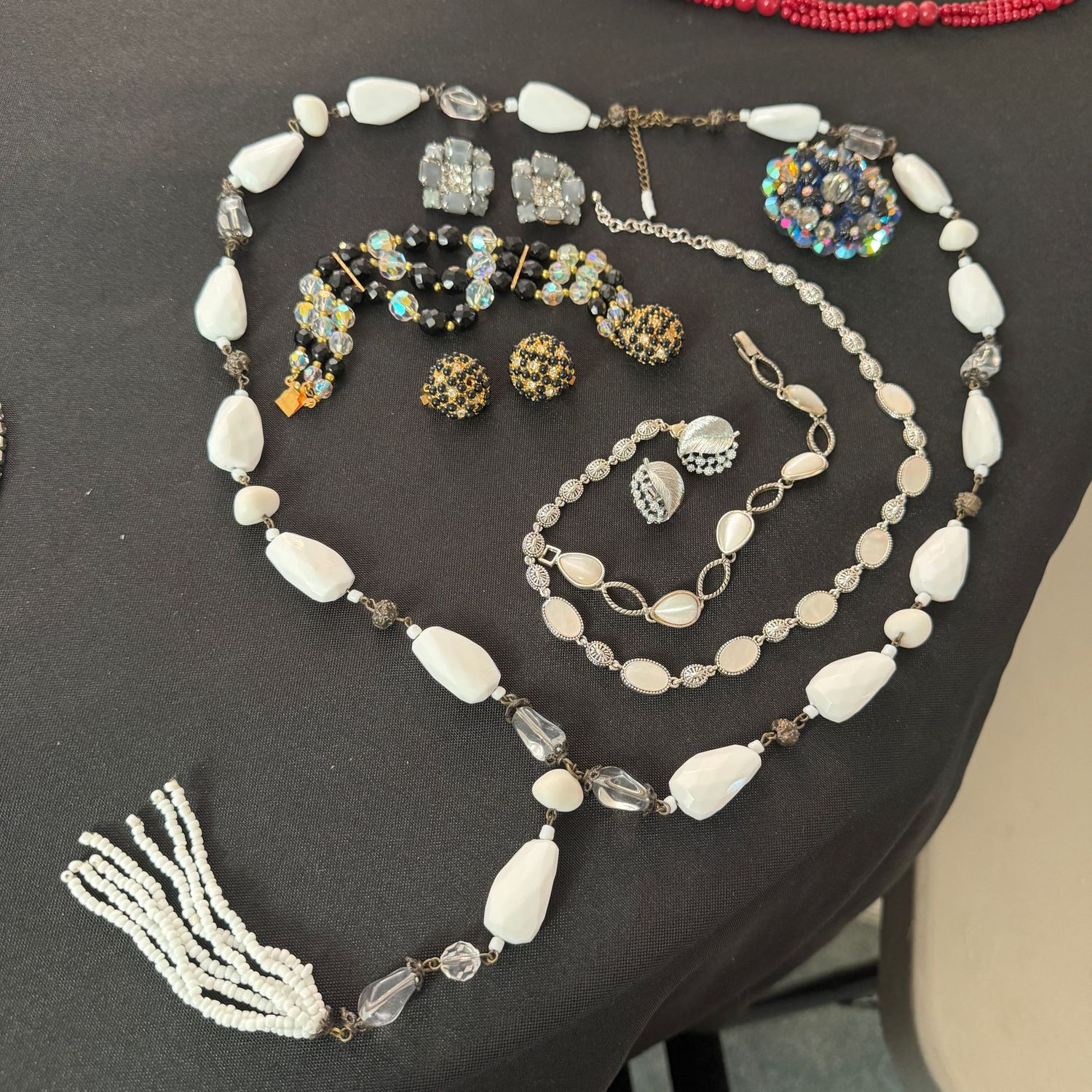 Jewelry Lot R0333 Long white beaded necklace, Hobe bracelet & earrings set, bracelets, brooch Jewelry Lot R0333 Long white beaded necklace, Hobe bracelet & earrings set, bracelets, brooch