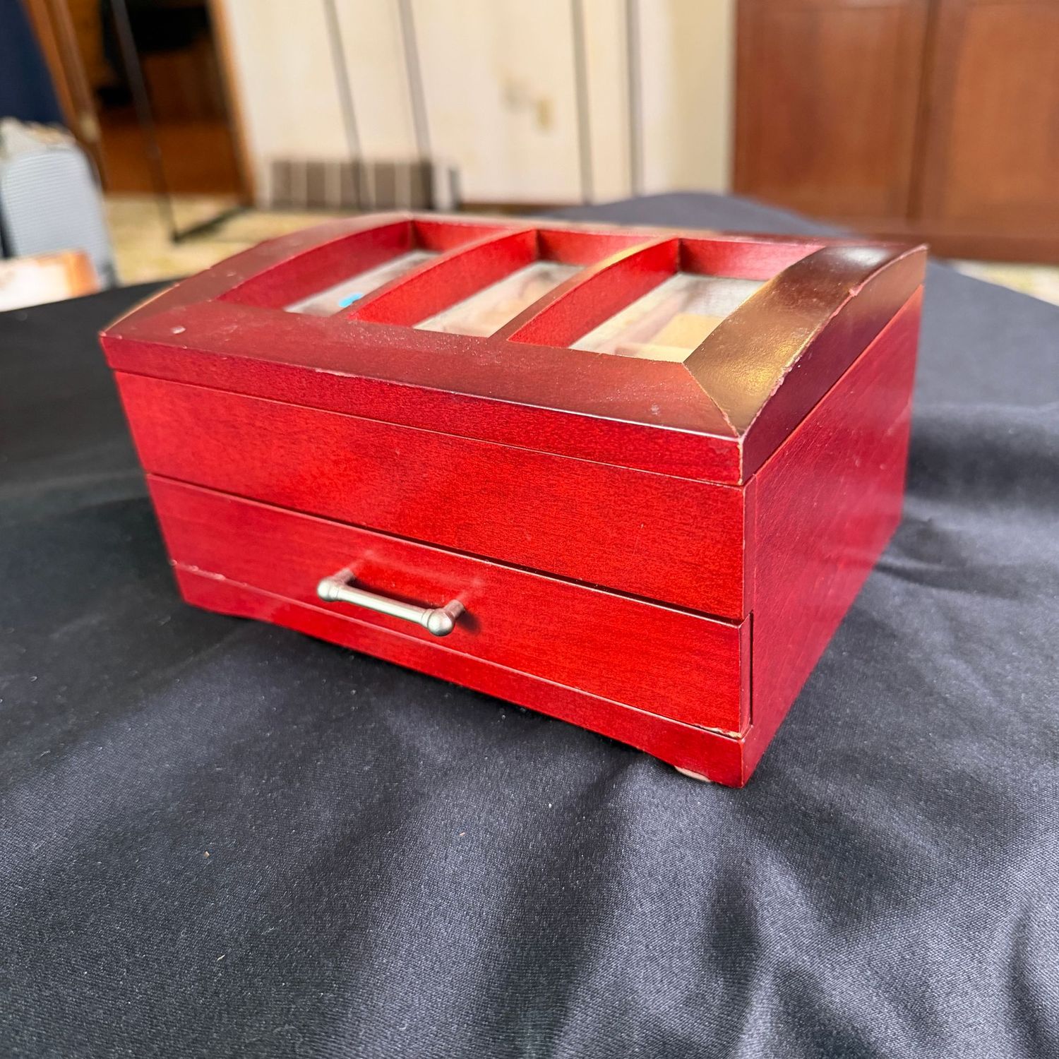 Wooden jewelry box with cherry finish, some wear, 3.5 Wooden jewelry box with cherry finish, some wear, 3.5"H x 7"L, B0072