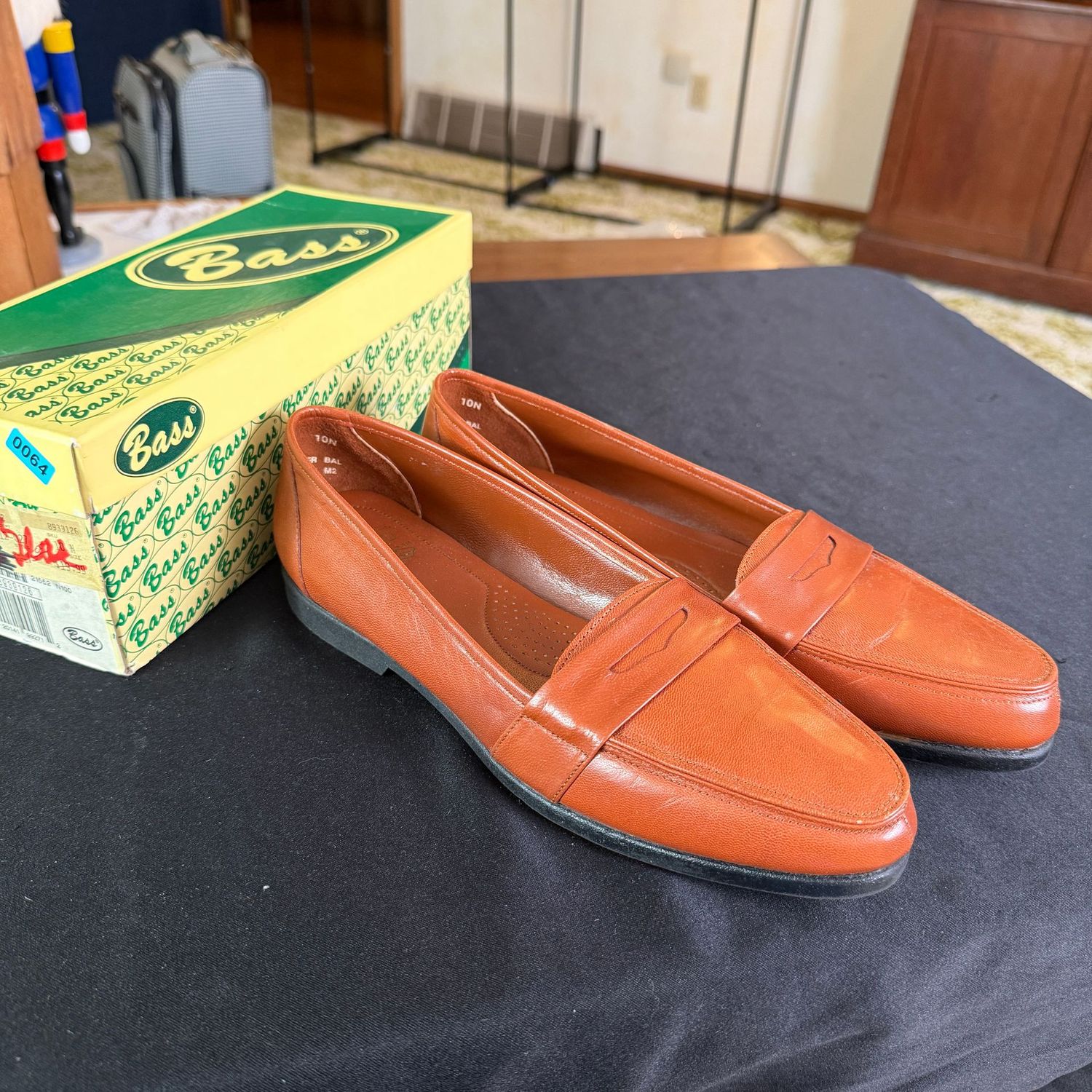 Bass leather Valerie women's size 10N (narrow) shoes, unworn, B0064 Bass leather Valerie women's size 10N (narrow) shoes, unworn, B0064