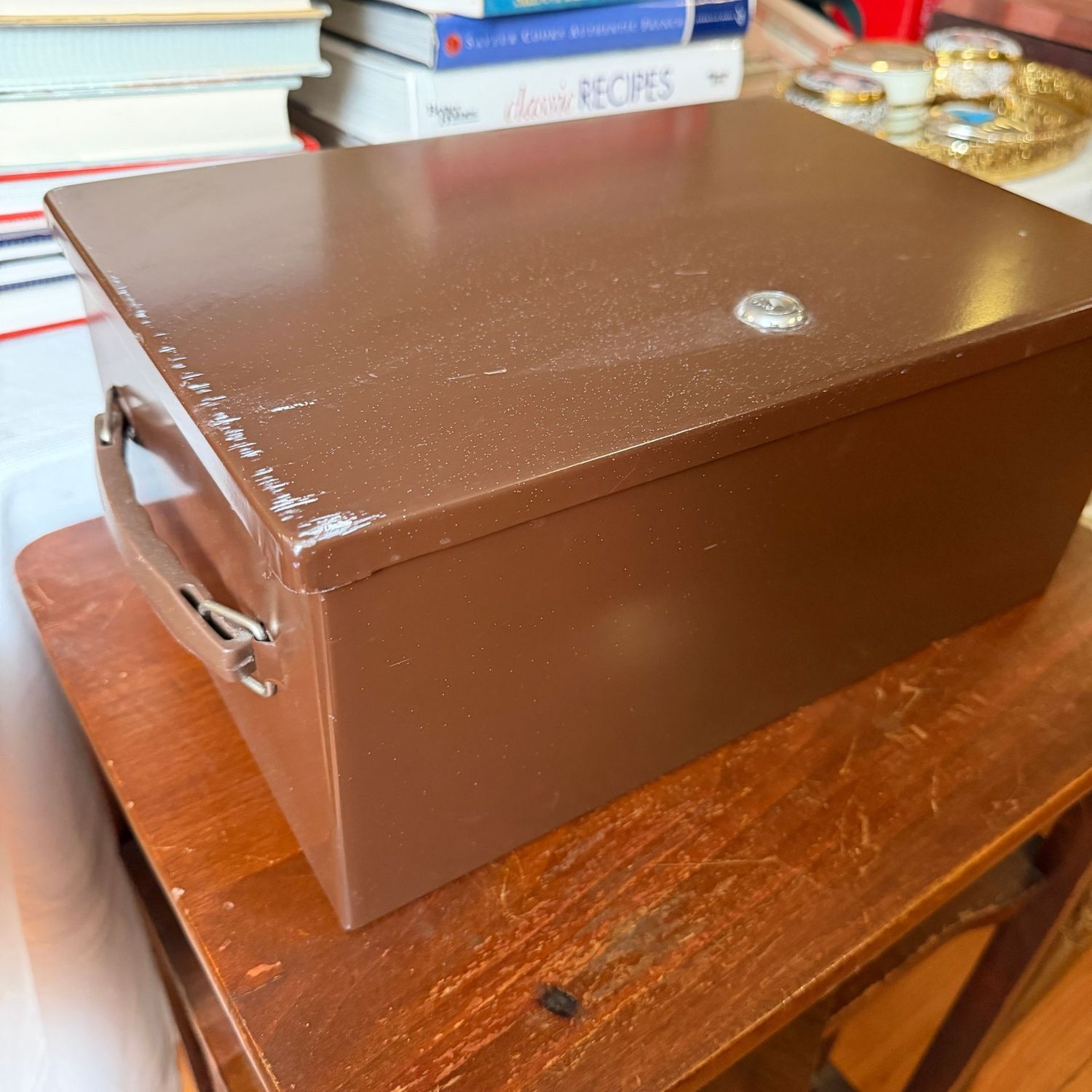 Brown metal storage box, double-handle, no key, 13 Brown metal storage box, double-handle, no key, 13" x 9", B0099