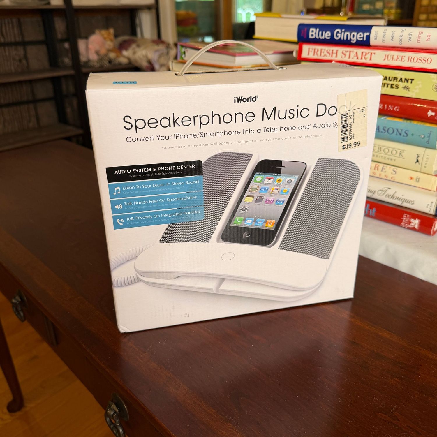 Speakerphone Music Dock, for iPod/iPhone, designed to natively work with legacy iPhone models using the old 30-pin dock connector, (2G, 3G, & 4G iPhone models) B0128 Speakerphone Music Dock, for iPod/iPhone, designed to natively work with legacy iPhone models using the old 30-pin dock connector, (2G, 3G, & 4G iPhone models) B0128