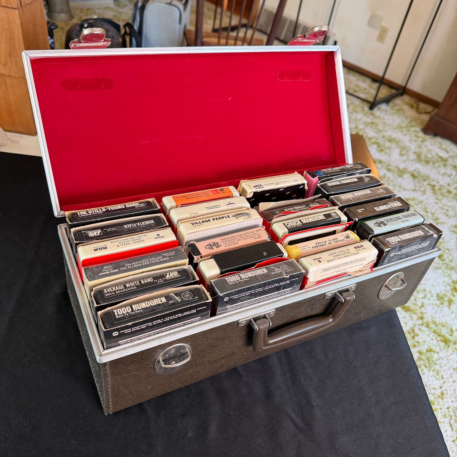 Case of vintage 8-track tapes B0159 Case of vintage 8-track tapes B0159