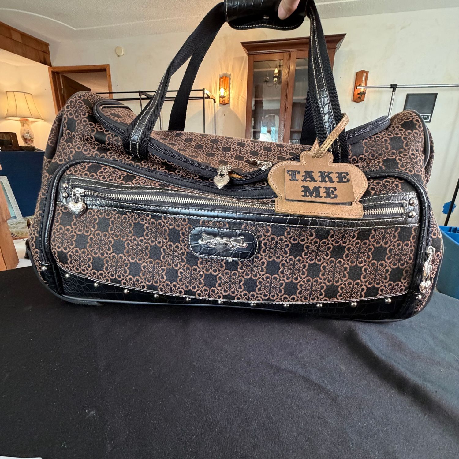 Kathy Von Zeeland overnight bag with casters and extendable handle, 20 Kathy Von Zeeland overnight bag with casters and extendable handle, 20", nice condition, WB0164