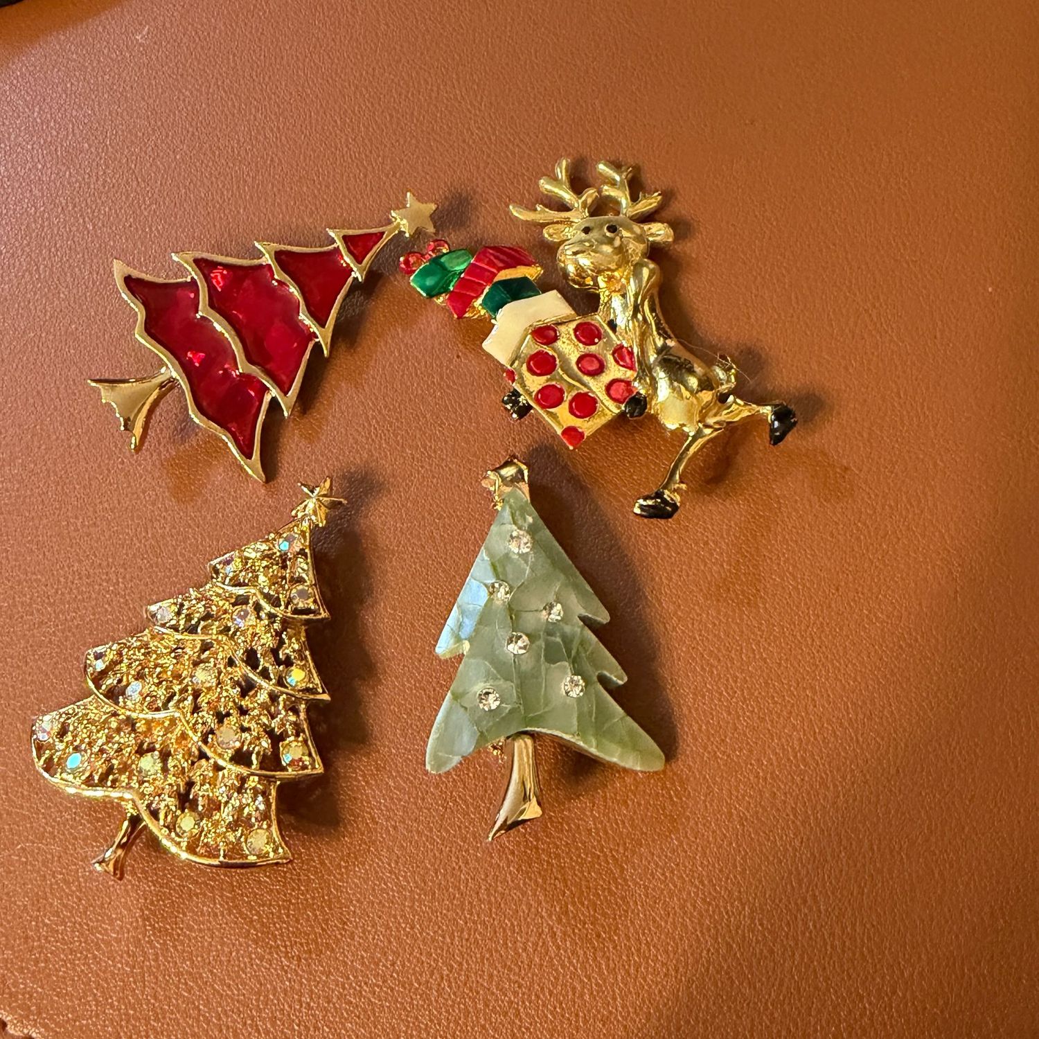 Jewelry Lot R0177 Christmas brooches, including Liz Claiborne and Danecraft Jewelry Lot R0177 Christmas brooches, including Liz Claiborne and Danecraft
