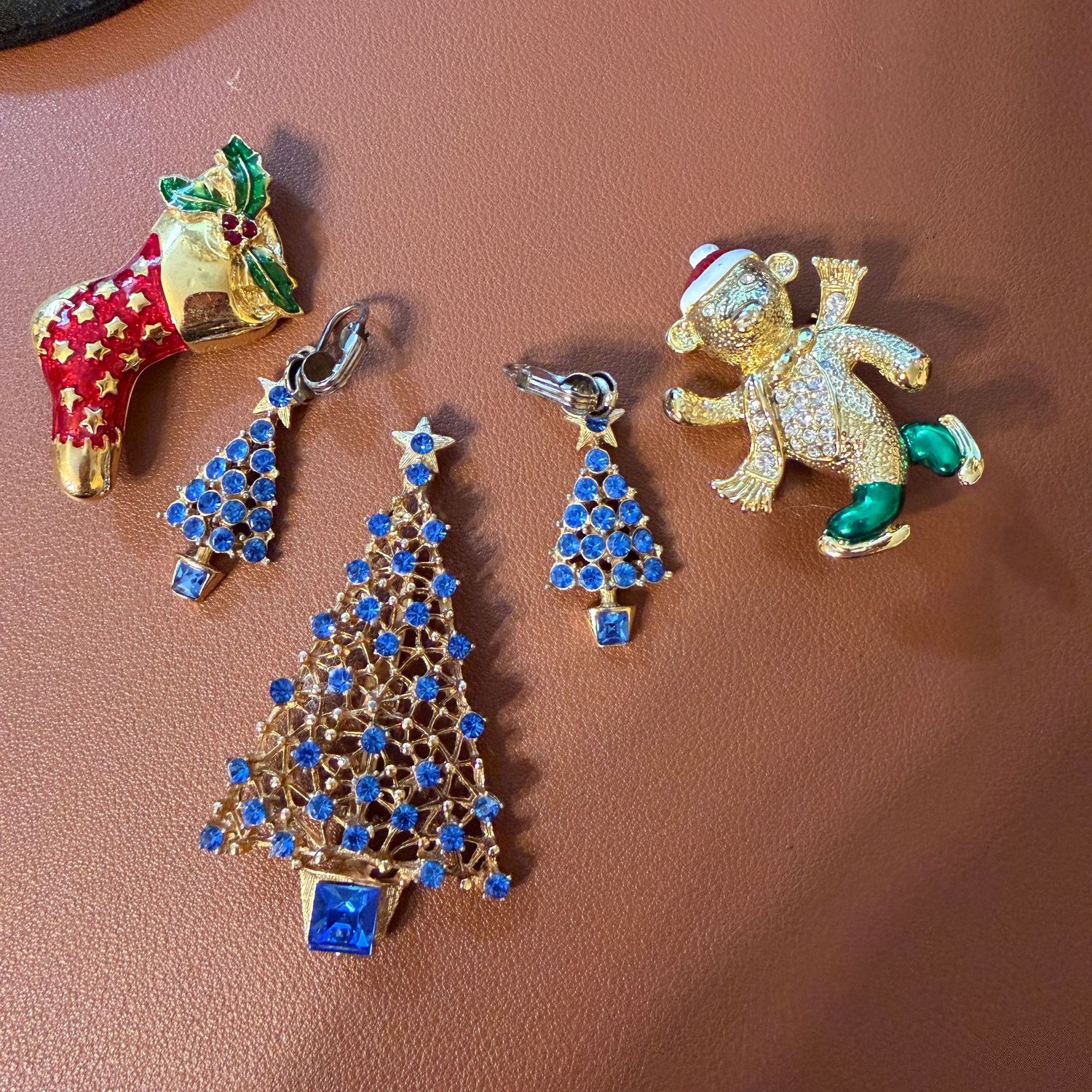 Jewelry Lot R0178 Christmas brooches, including a jeweled Christmas tree with matching clip earring Jewelry Lot R0178 Christmas brooches, including a jeweled Christmas tree with matching clip earring