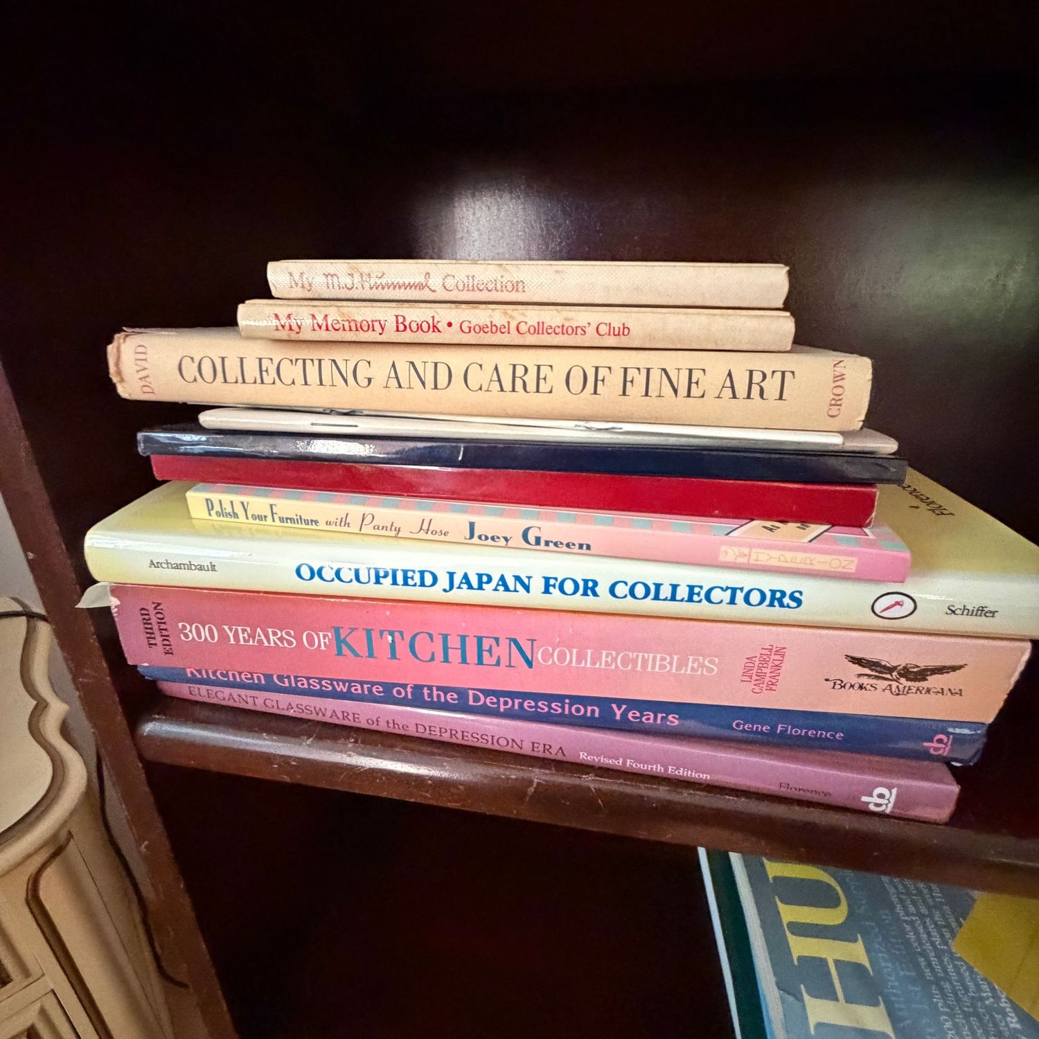 Book lot 29, Collecting and Care of Fine Art, Goebel, Kitchen Glassware Book lot 29, Collecting and Care of Fine Art, Goebel, Kitchen Glassware