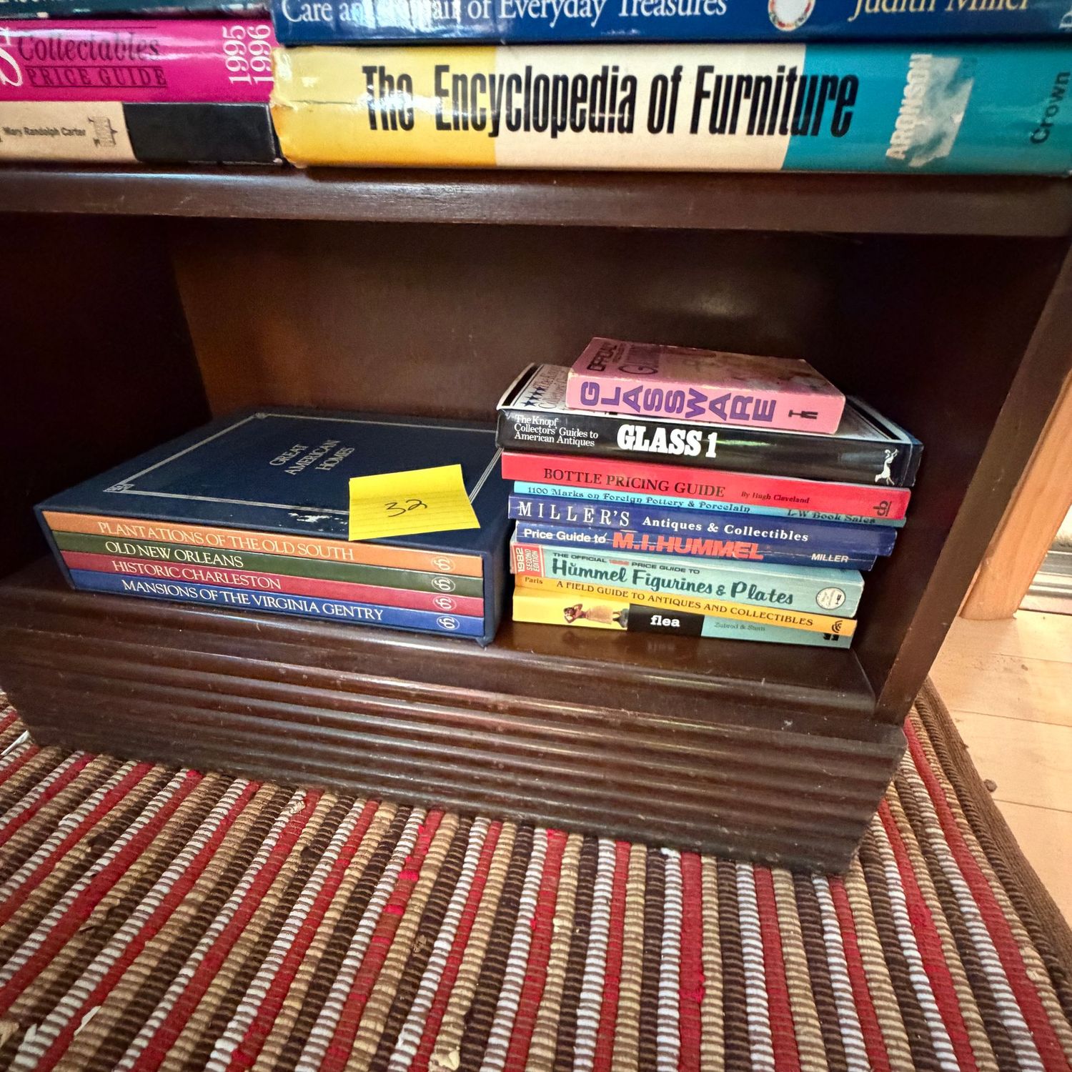 Book lot 32, shelf of books including Great American Homes, Millers, Glassware Book lot 32, shelf of books including Great American Homes, Millers, Glassware
