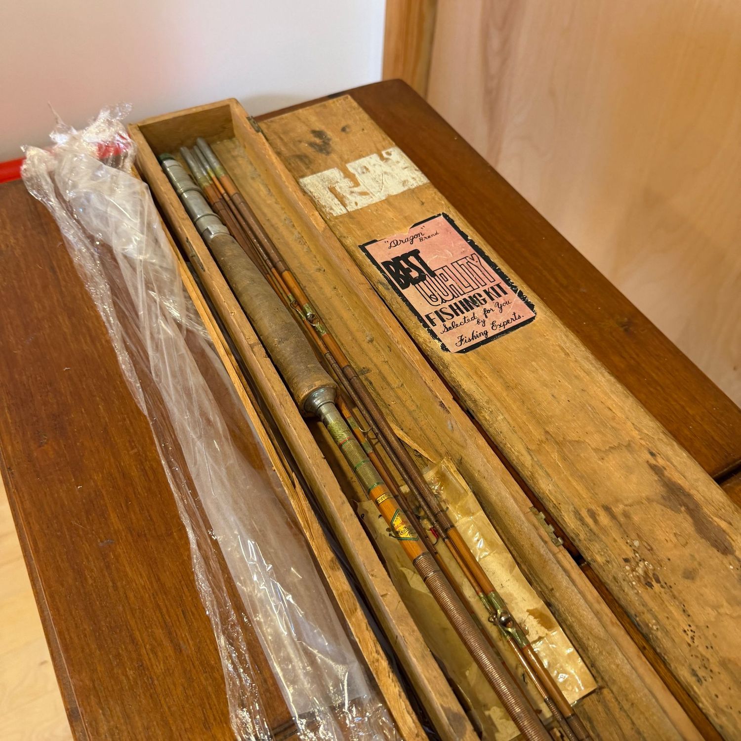 Dragon Split Bamboo Fly Rod Fishing Kit, box shows some wear, rod appears unused Dragon Split Bamboo Fly Rod Fishing Kit, box shows some wear, rod appears unused