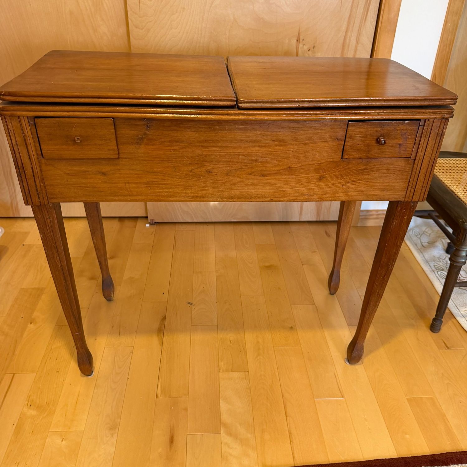 Vintage large sewing table with Singer machine, table is ready for refurbishing or repurposing, sturdy but needs some repairs, machine is untested, 32'H x 36 Vintage large sewing table with Singer machine, table is ready for refurbishing or repurposing, sturdy but needs some repairs, machine is untested, 32'H x 36"L x 17"D (This item is heavy & upstairs)