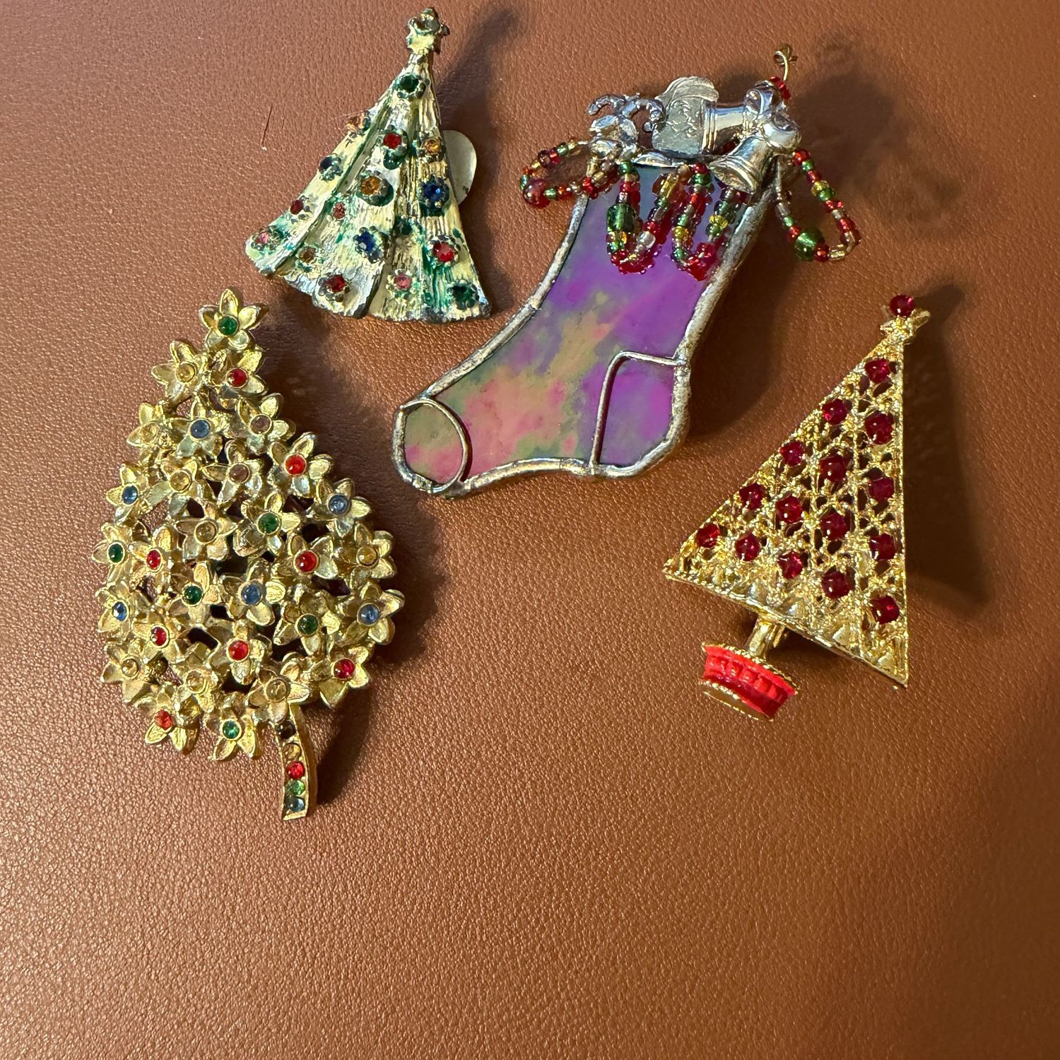 Jewelry lot R0188 jeweled and glass Christmas brooch, up to 3 Jewelry lot R0188 jeweled and glass Christmas brooch, up to 3"
