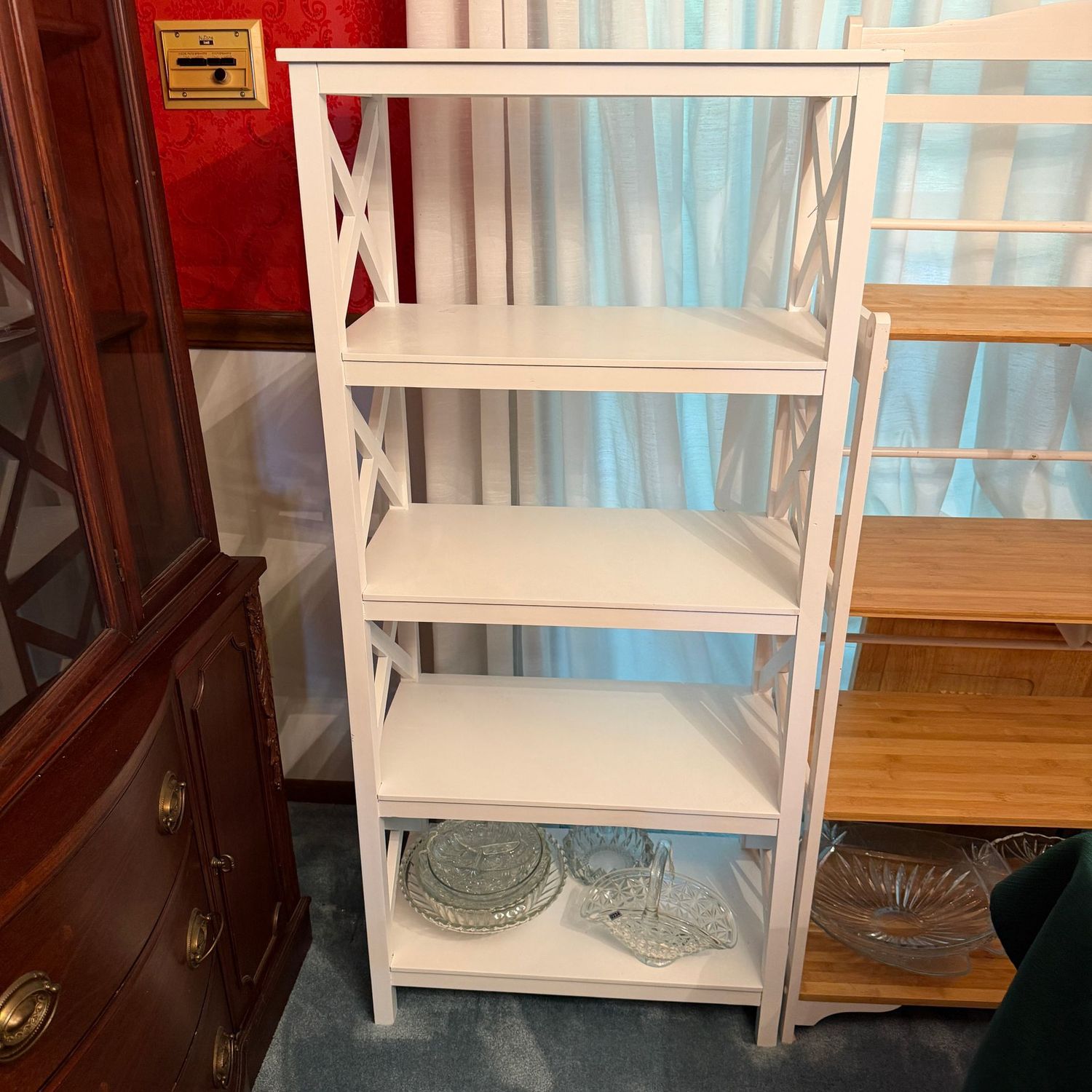 Sturdy white laminate 5-tier shelf, (L) 52 Sturdy white laminate 5-tier shelf, (L) 52"H x 23"W x 12"D