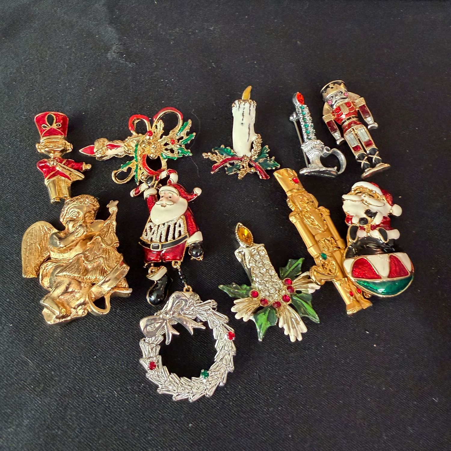 Jewelry lot R0402 Christmas brooches, angel, candles, nutcrackers, Santas Jewelry lot R0402 Christmas brooches, angel, candles, nutcrackers, Santas