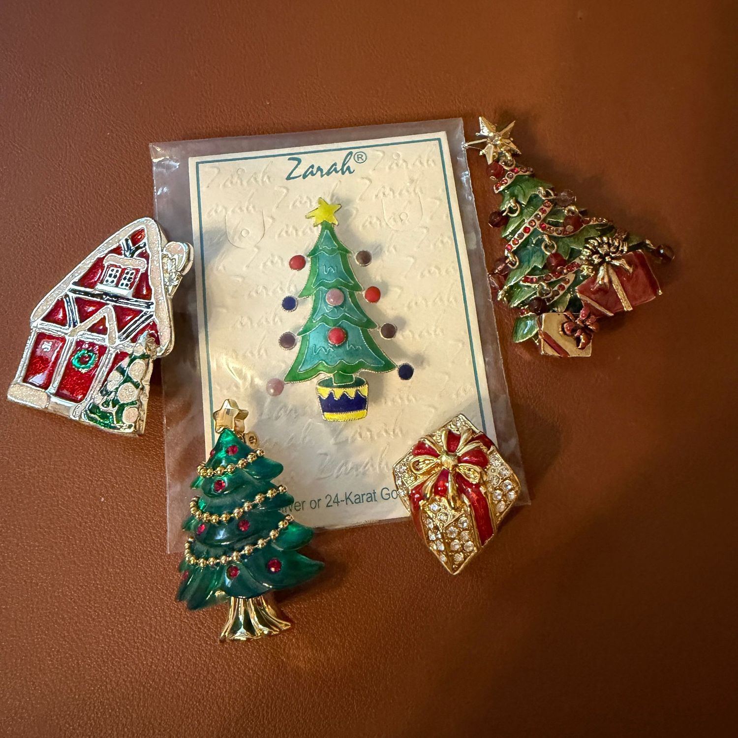 Jewelry lot R0183 Enameled Christmas brooches Jewelry lot R0183 Enameled Christmas brooches