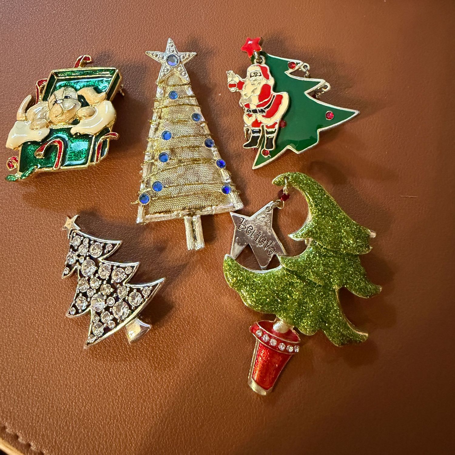 Jewelry lot R0186 enameled and jeweled Christmas brooches, up to 3 Jewelry lot R0186 enameled and jeweled Christmas brooches, up to 3"
