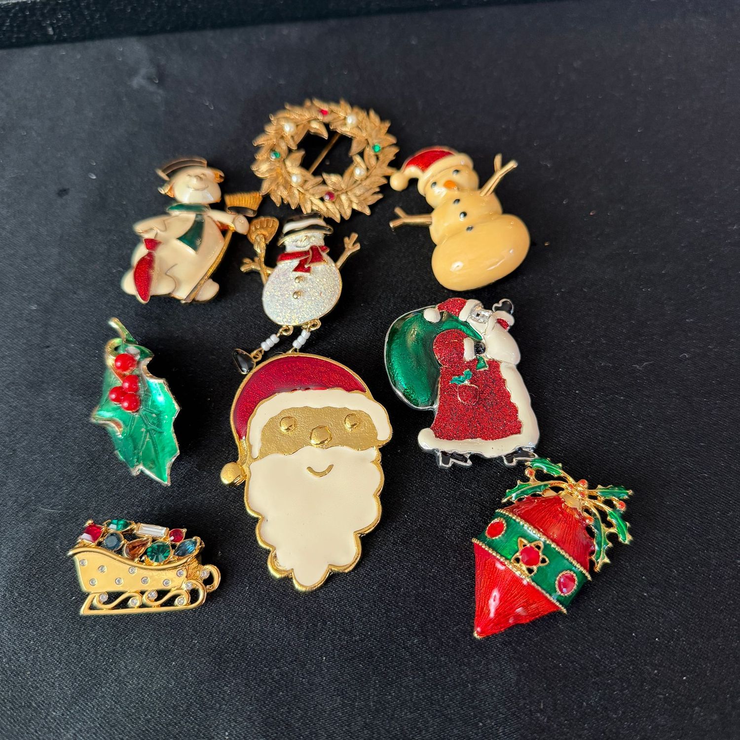Jewelry lot R0394 enameled and jeweled Christmas pins, brooches Jewelry lot R0394 enameled and jeweled Christmas pins, brooches