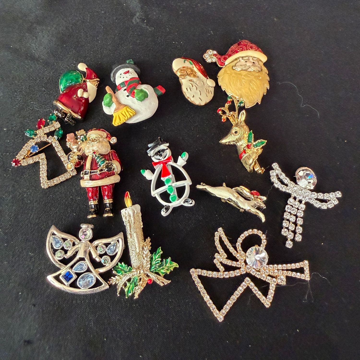 Jewelry lot R0403 vintage-style Christmas pins, including two Eisenberg Ice rhinestone angels Jewelry lot R0403 vintage-style Christmas pins, including two Eisenberg Ice rhinestone angels