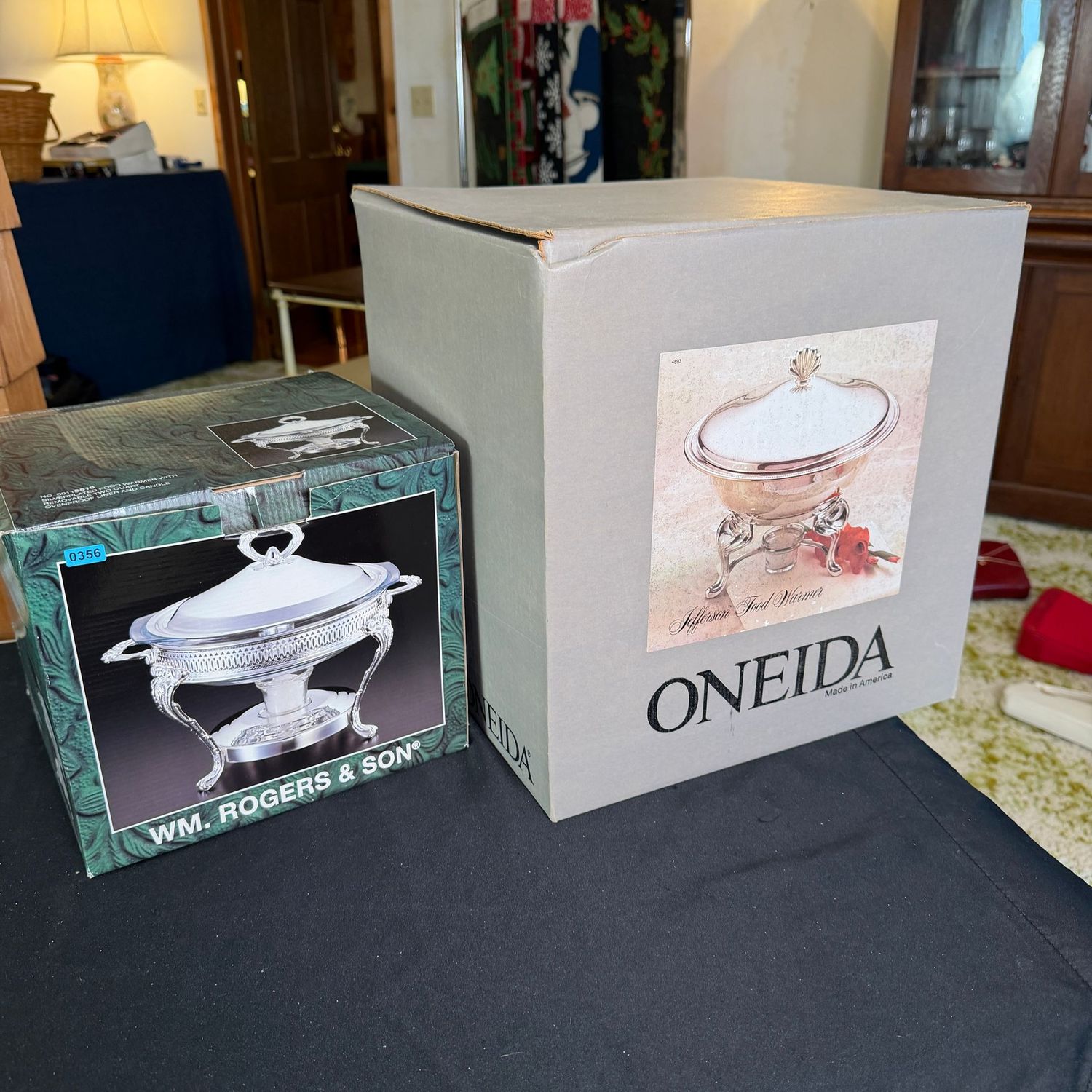 Rogers 2-quart, and tall Oneida 2-quart silver-plated chafing dishes, B0356 Rogers 2-quart, and tall Oneida 2-quart silver-plated chafing dishes, B0356