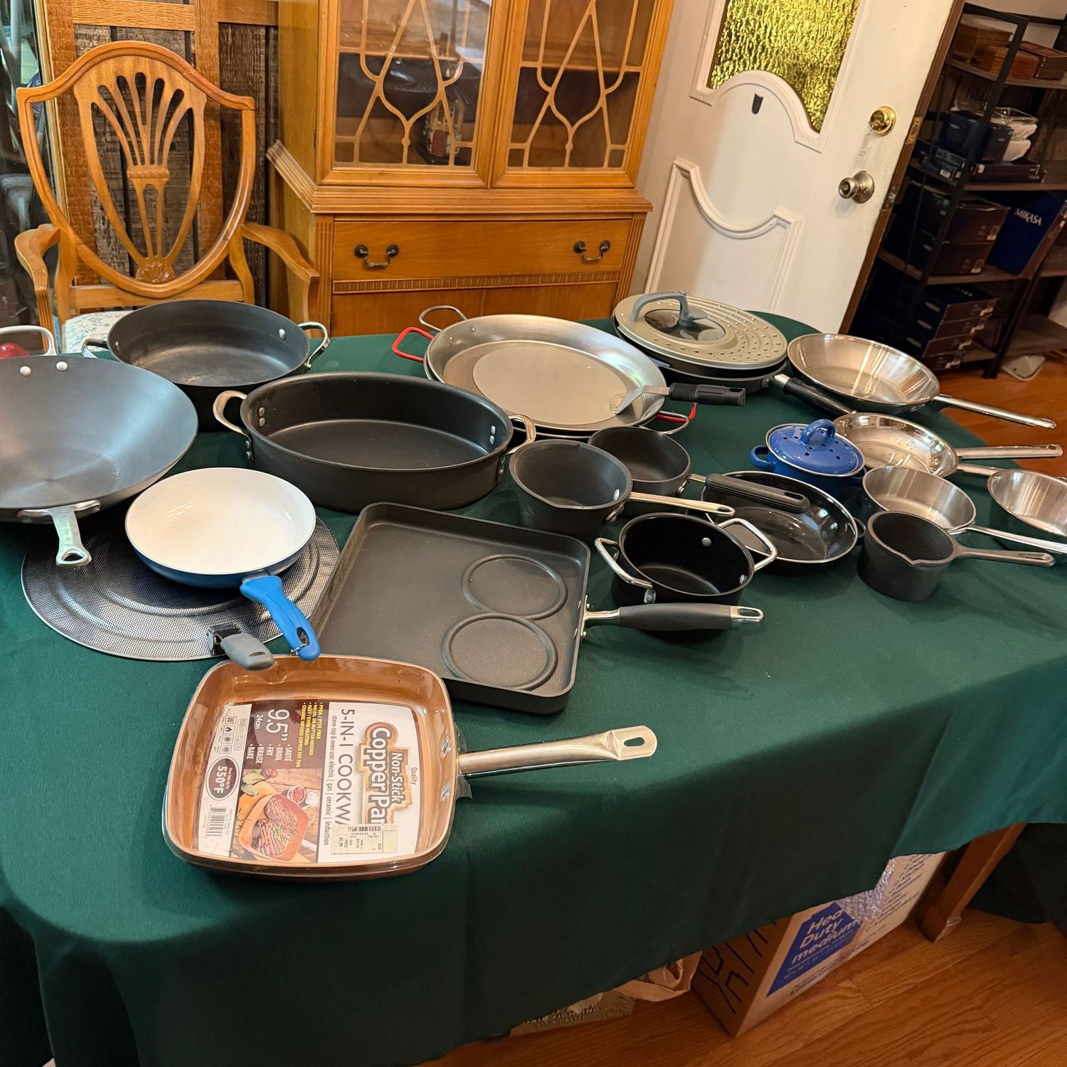 Table full of a variety of pans, great kitchen start-up kit, B0517 Table full of a variety of pans, great kitchen start-up kit, B0517