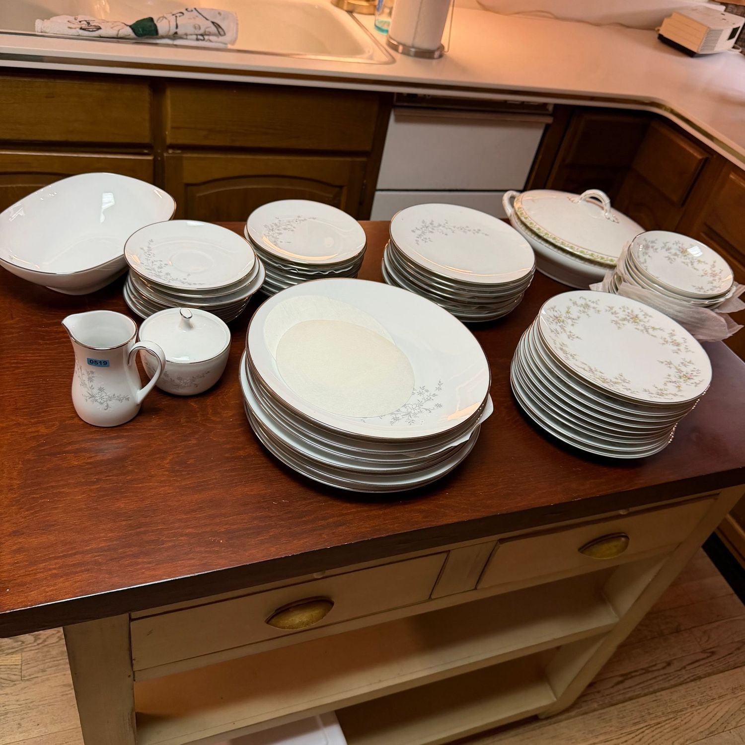 Coordinating sets of Noritake floral dishes, Breeze and Arlene patterns, good condition, Austrian casserole, B0519 Coordinating sets of Noritake floral dishes, Breeze and Arlene patterns, good condition, Austrian casserole, B0519